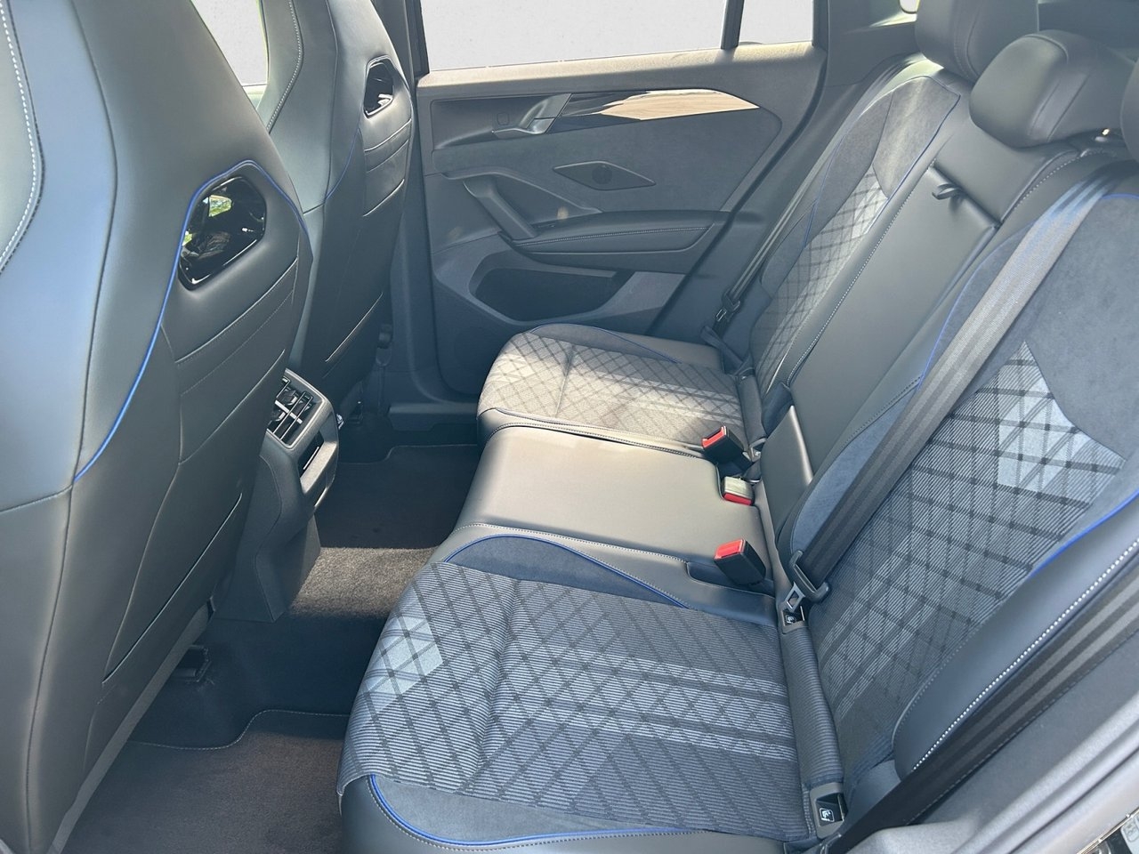 Volkswagen Tiguan 2026, photo 2/9