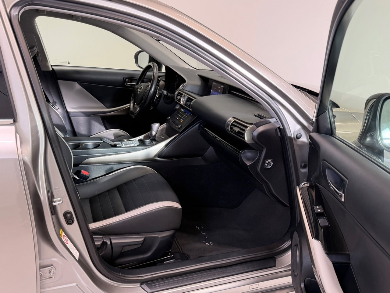 Lexus IS 2016, bild 7/10