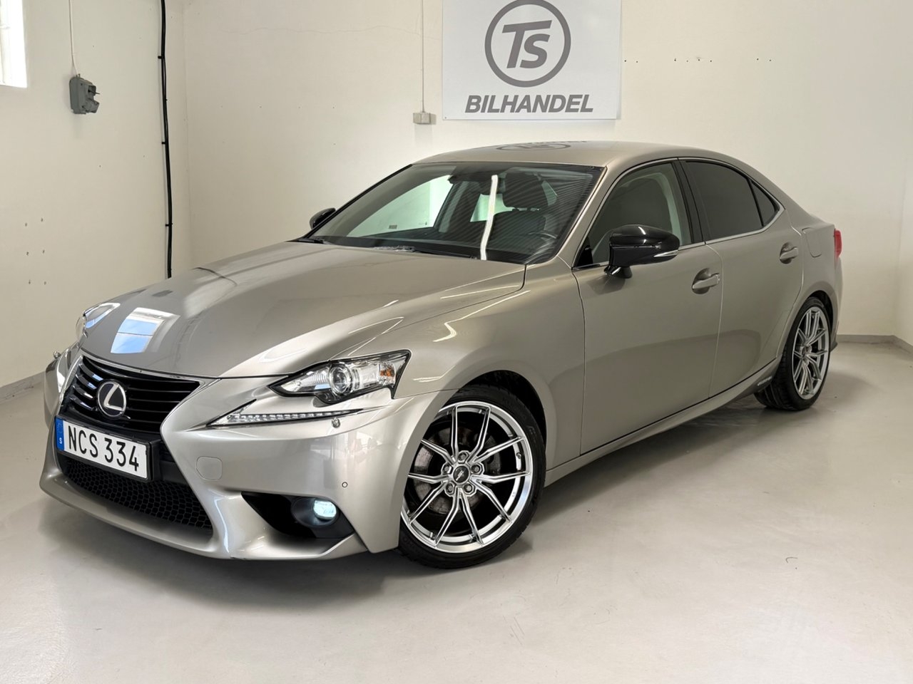 Lexus IS 2016, bild 2/10