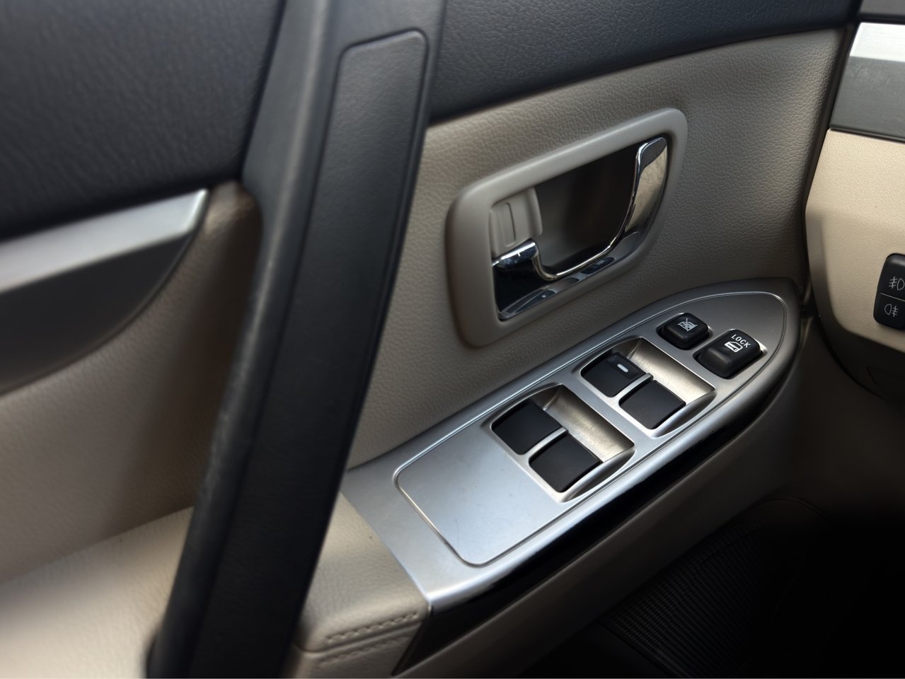 Mitsubishi Pajero 2015, bild 7/10