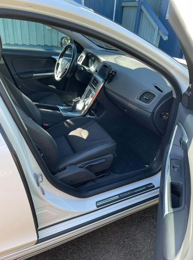 Volvo V60 Cross Country D3 Geartronic 2018, kuva 3/6