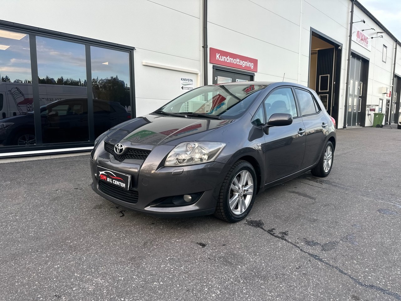 Toyota Auris 5-dörrar 2.2 D-CAT Euro 5 2007, bild 3/10