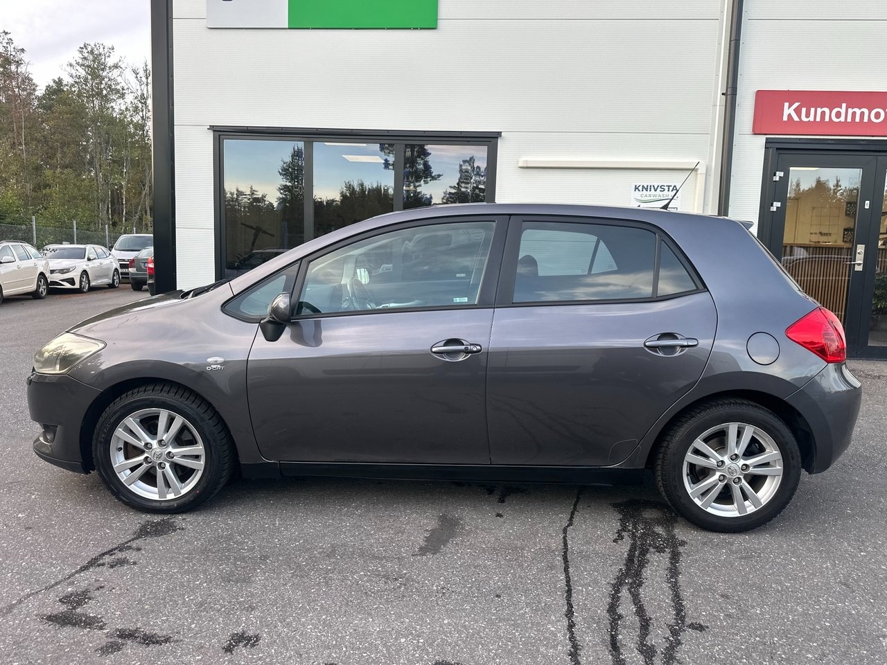 Toyota Auris 5-dörrar 2.2 D-CAT Euro 5 2007, bild 4/10