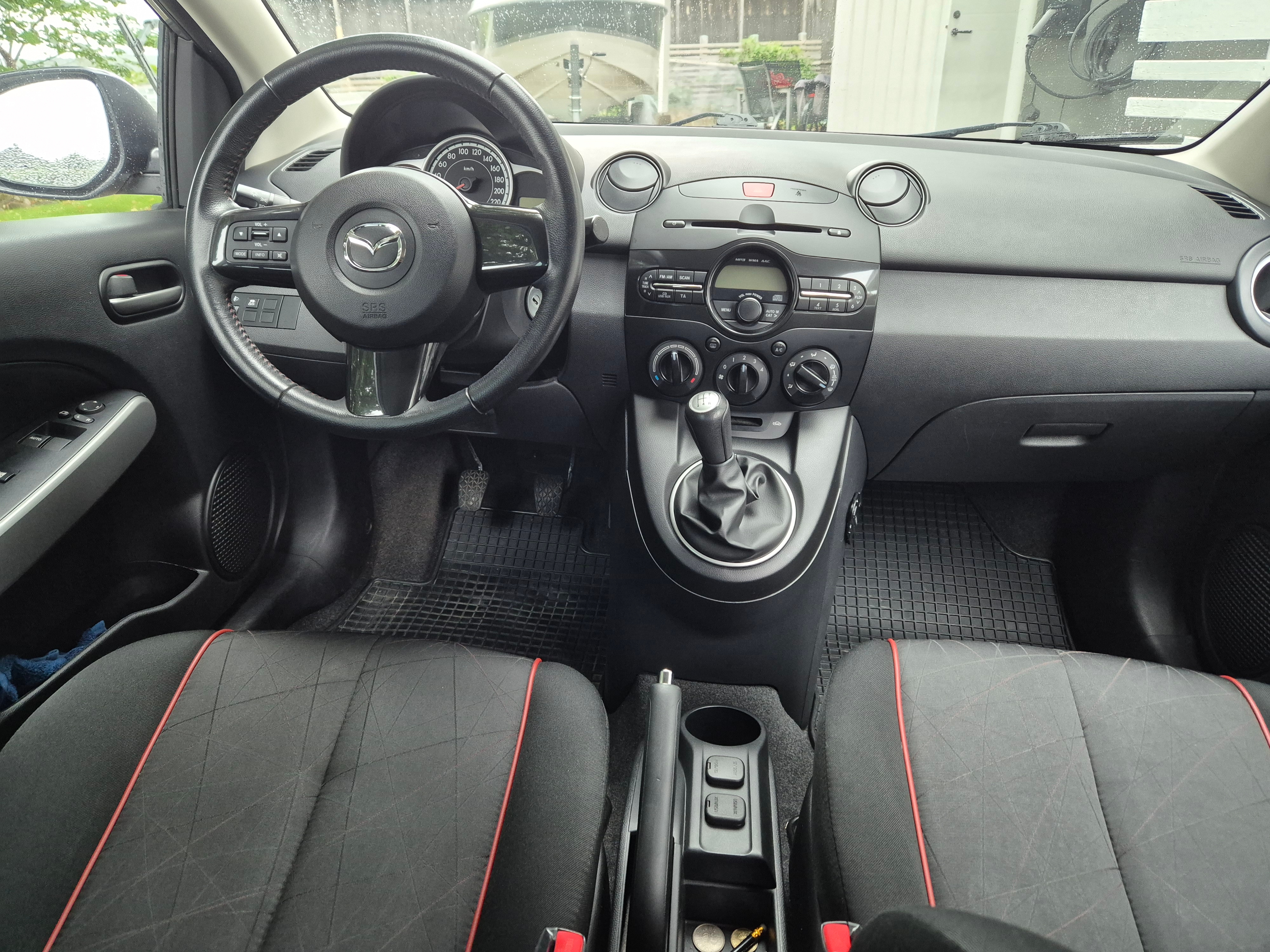Mazda 2 5-dörrar 1.3 MZR Manuell 2014, bild 3/9