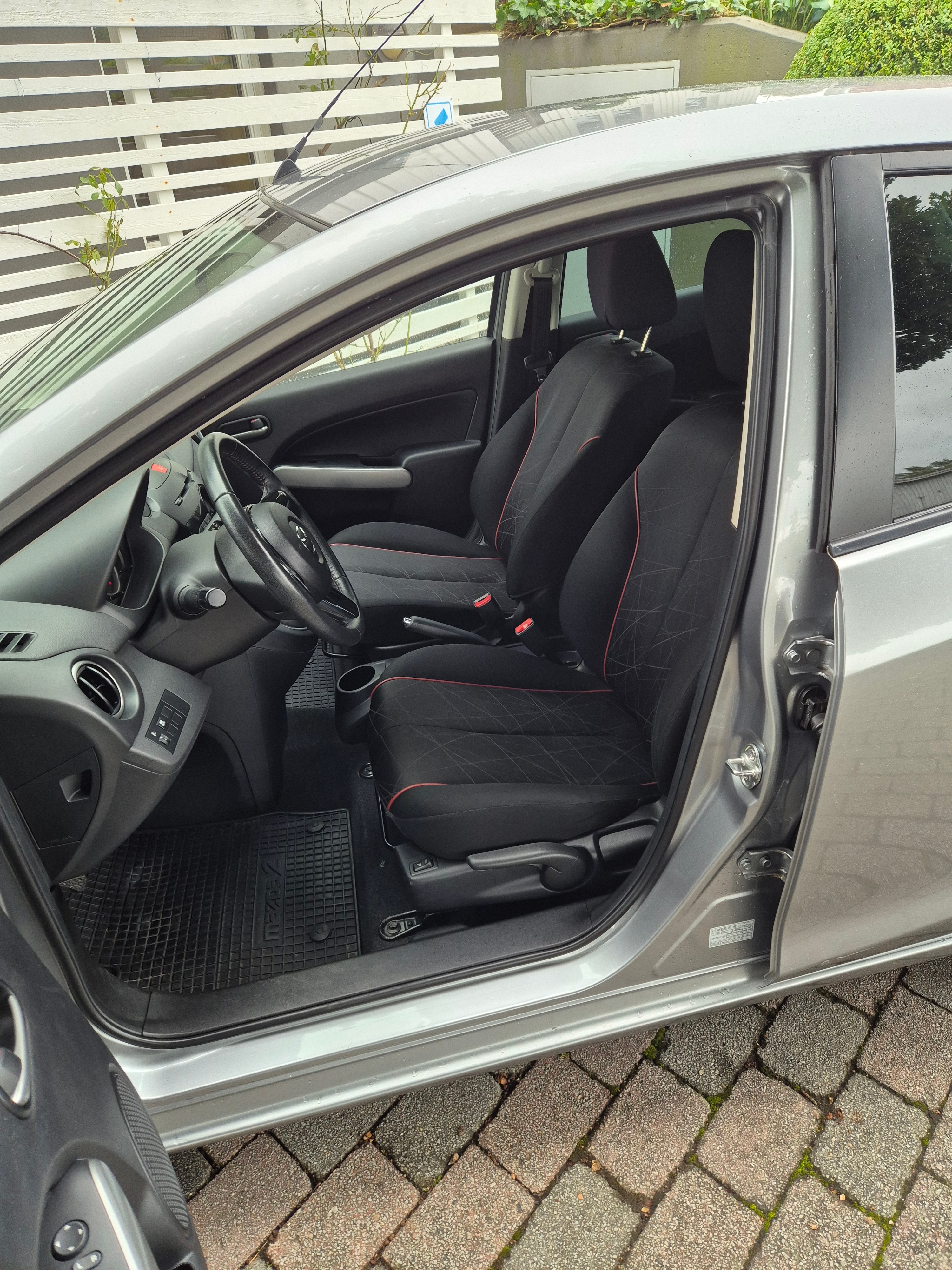 Mazda 2 5-dörrar 1.3 MZR Manuell 2014, bild 4/9