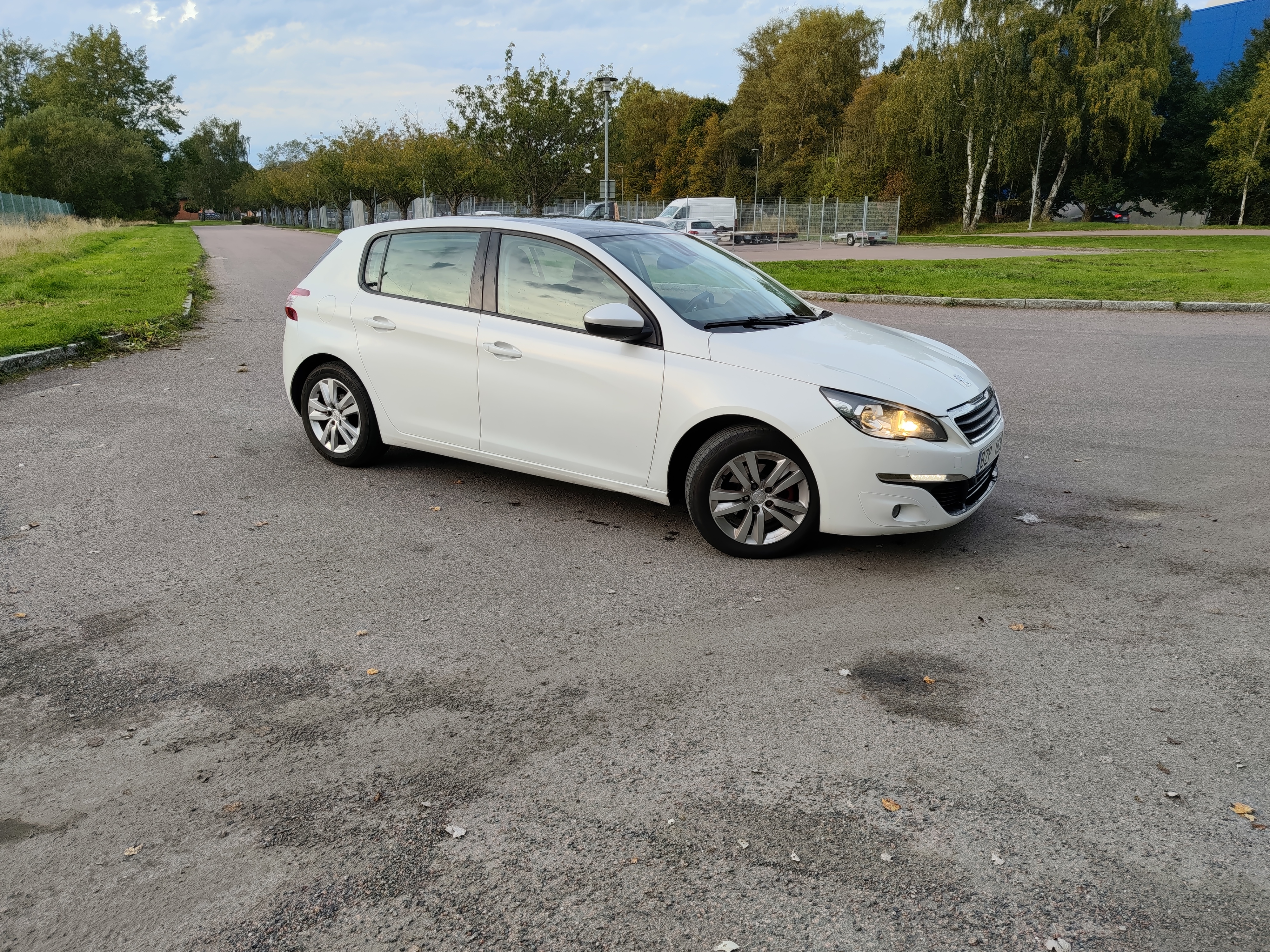 Peugeot 308 1.6 THP Manuell 2013, bild 2/4