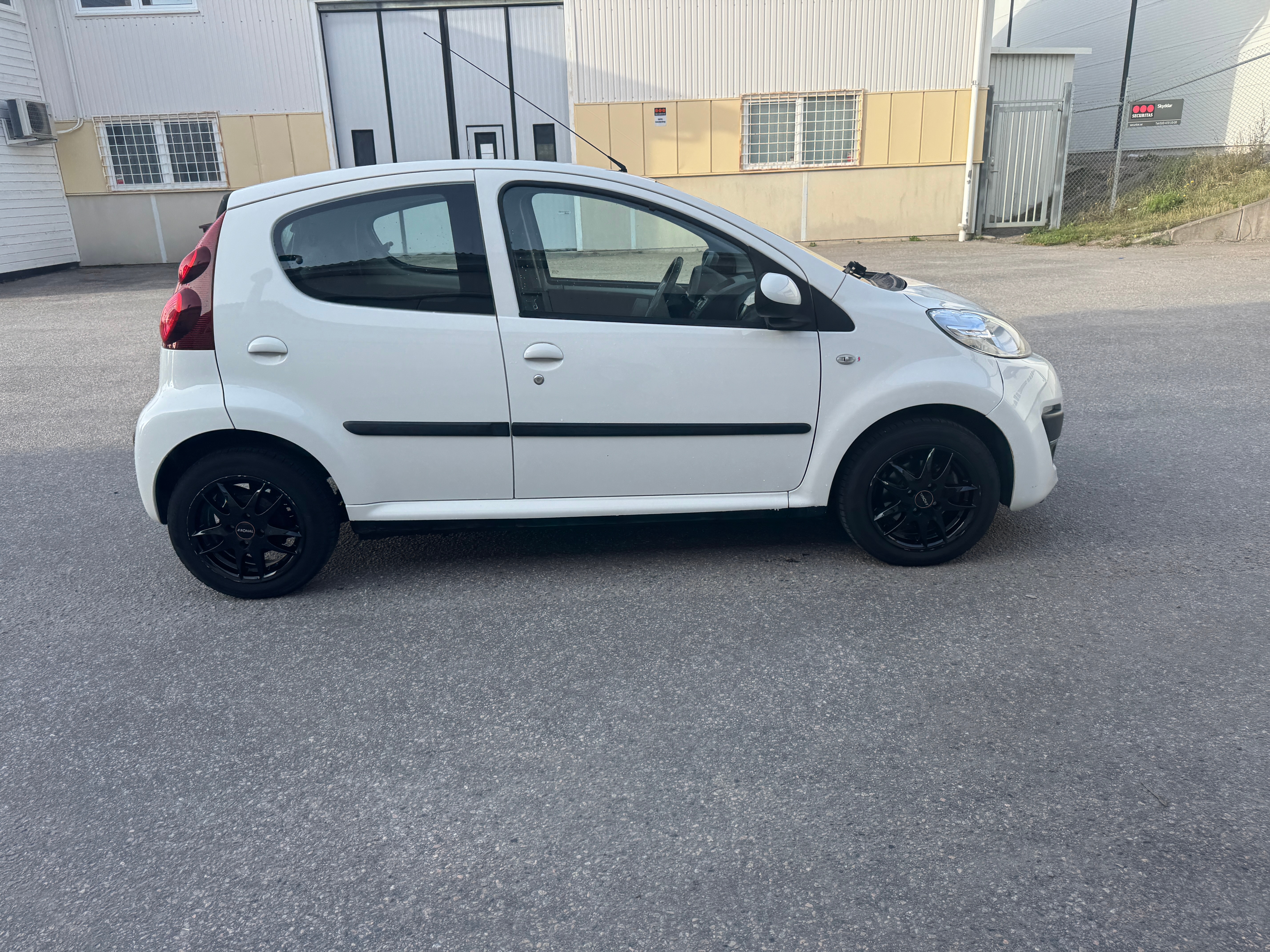 Peugeot 107 5-dörrar 1.0 Manuell 2013, bild 3/10