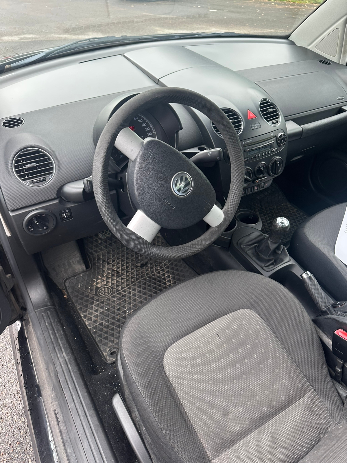 Volkswagen New Beetle 1.6 Manuell 2007, bild 2/5