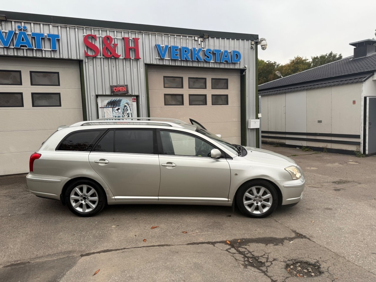 Toyota Avensis 2005, bild 2/10