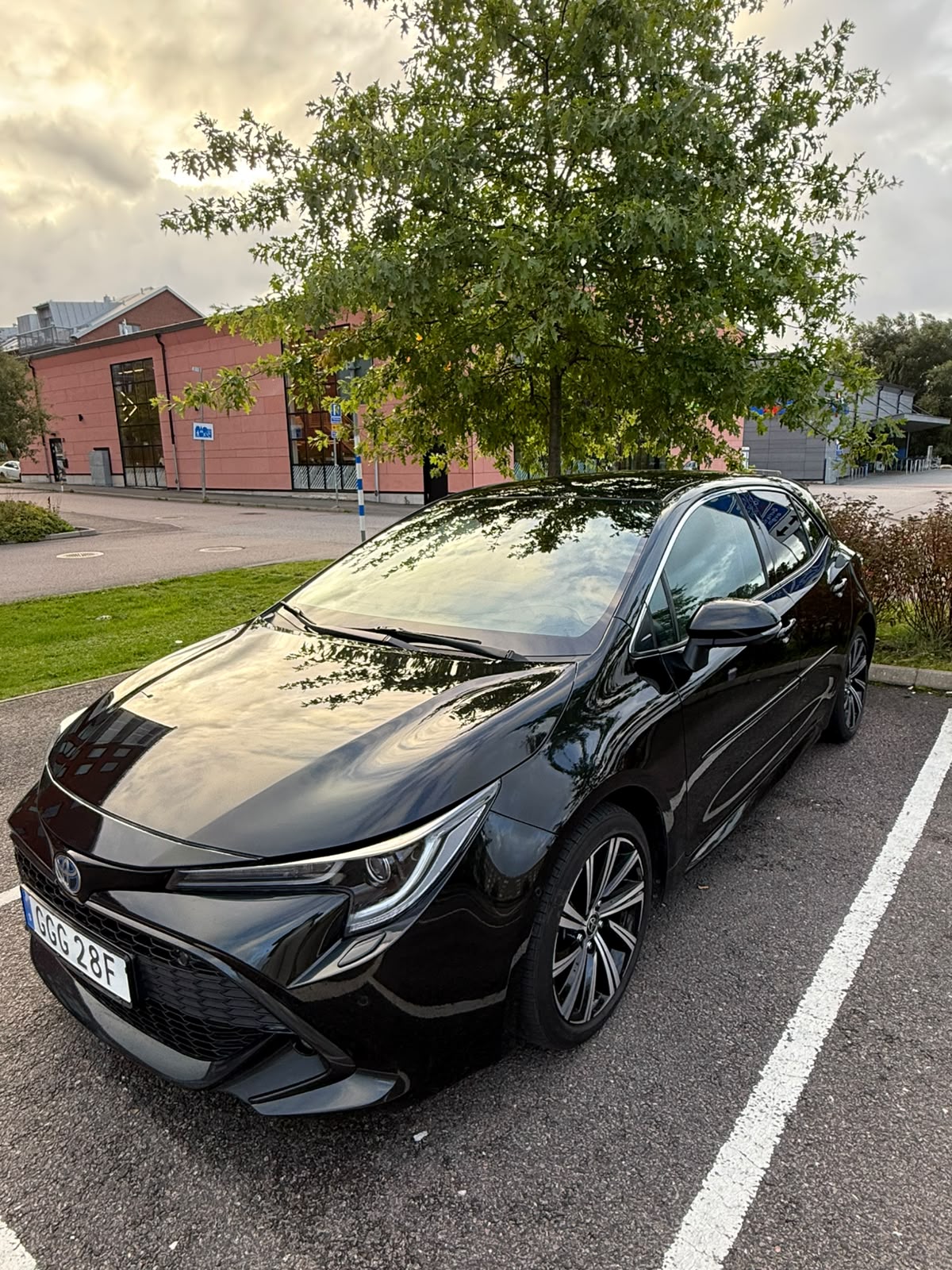 Toyota Corolla Hybrid e-CVT 2022, bild 2/9