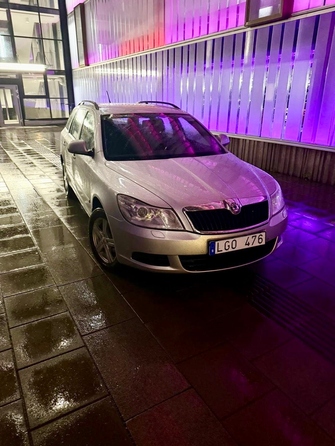 Skoda Octavia Kombi 1.6 TDI 4x4 Manuell 2011, bild 3/4