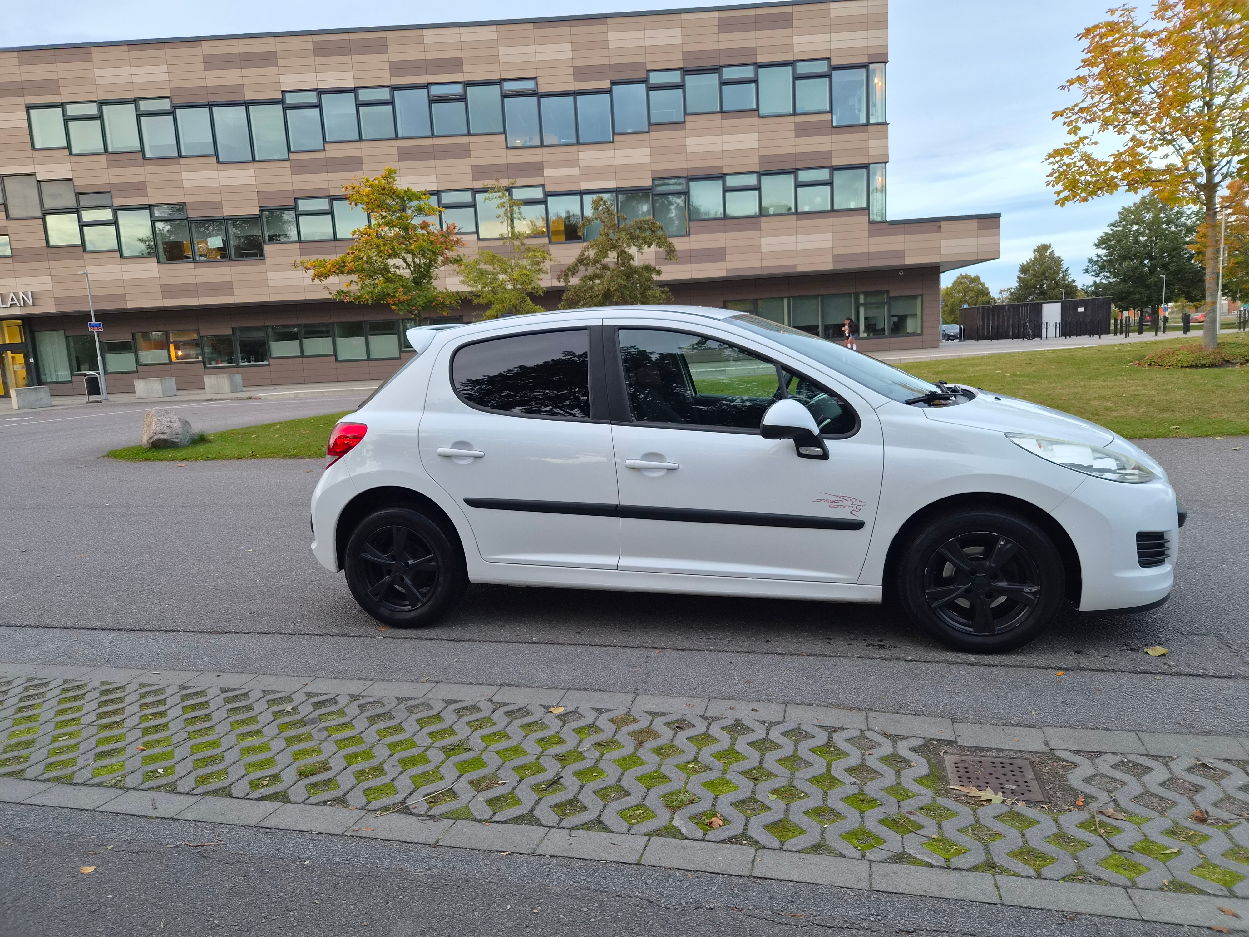 Peugeot 207 5-dörrar 1.4 Manuell 2010, bild 3/7