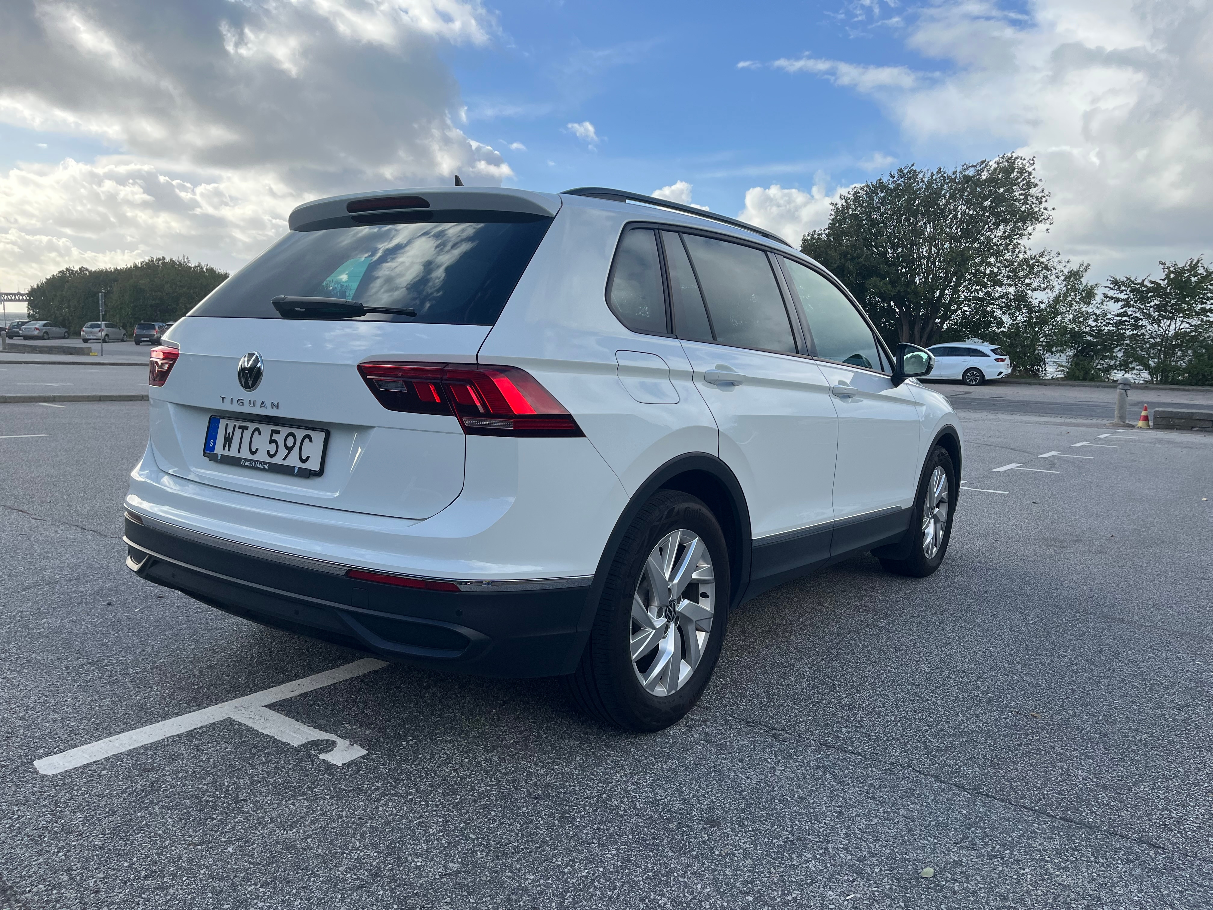 Volkswagen Tiguan 2021, bild 2/10