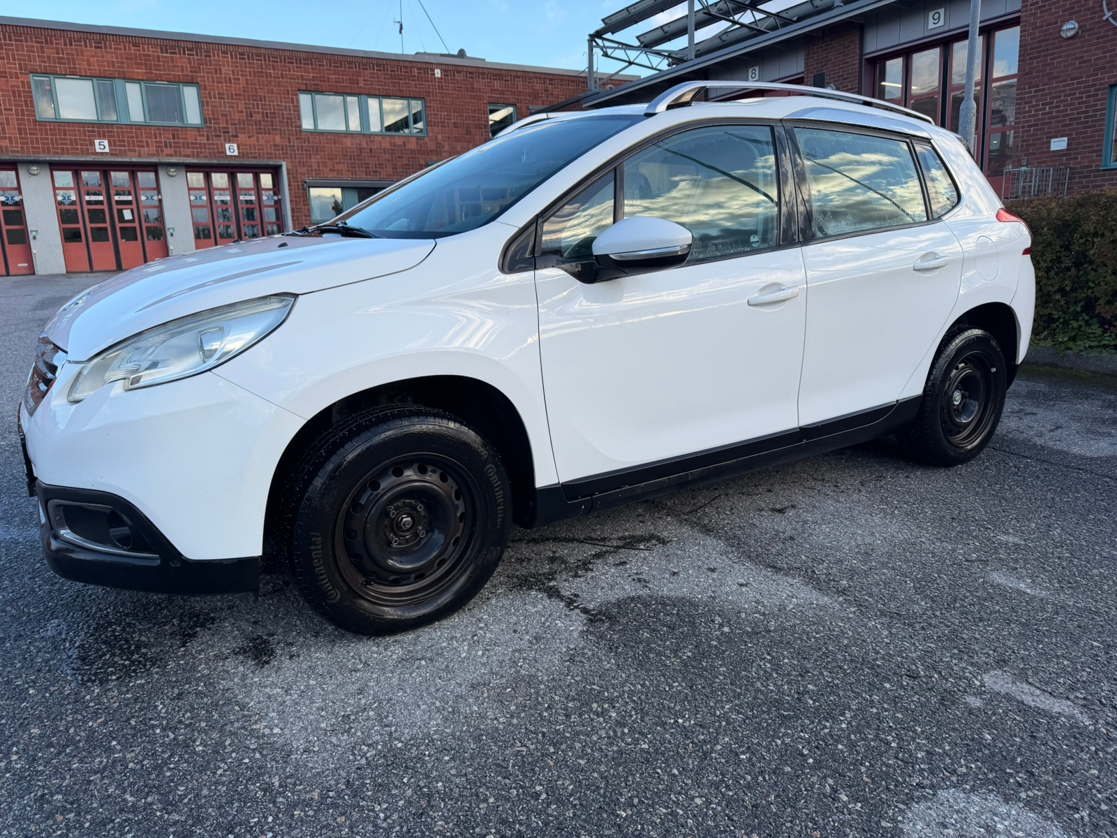 Peugeot 2008 1.2 VTi Manuell 2013, bild 2/9