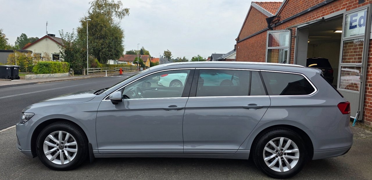 Volkswagen Passat 2023, photo 2/10