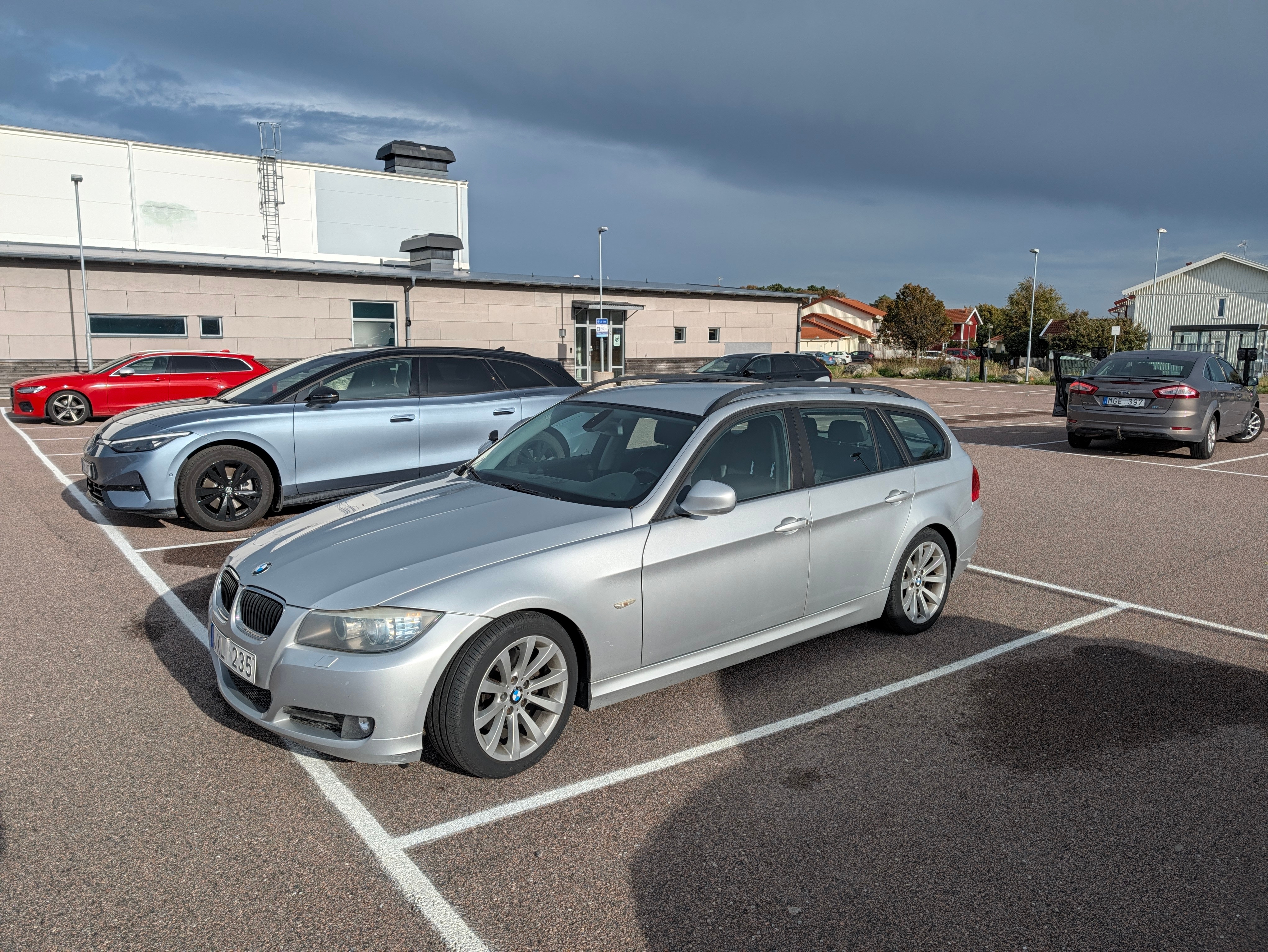 BMW 320 d Touring Manuell 2010, bild 2/5