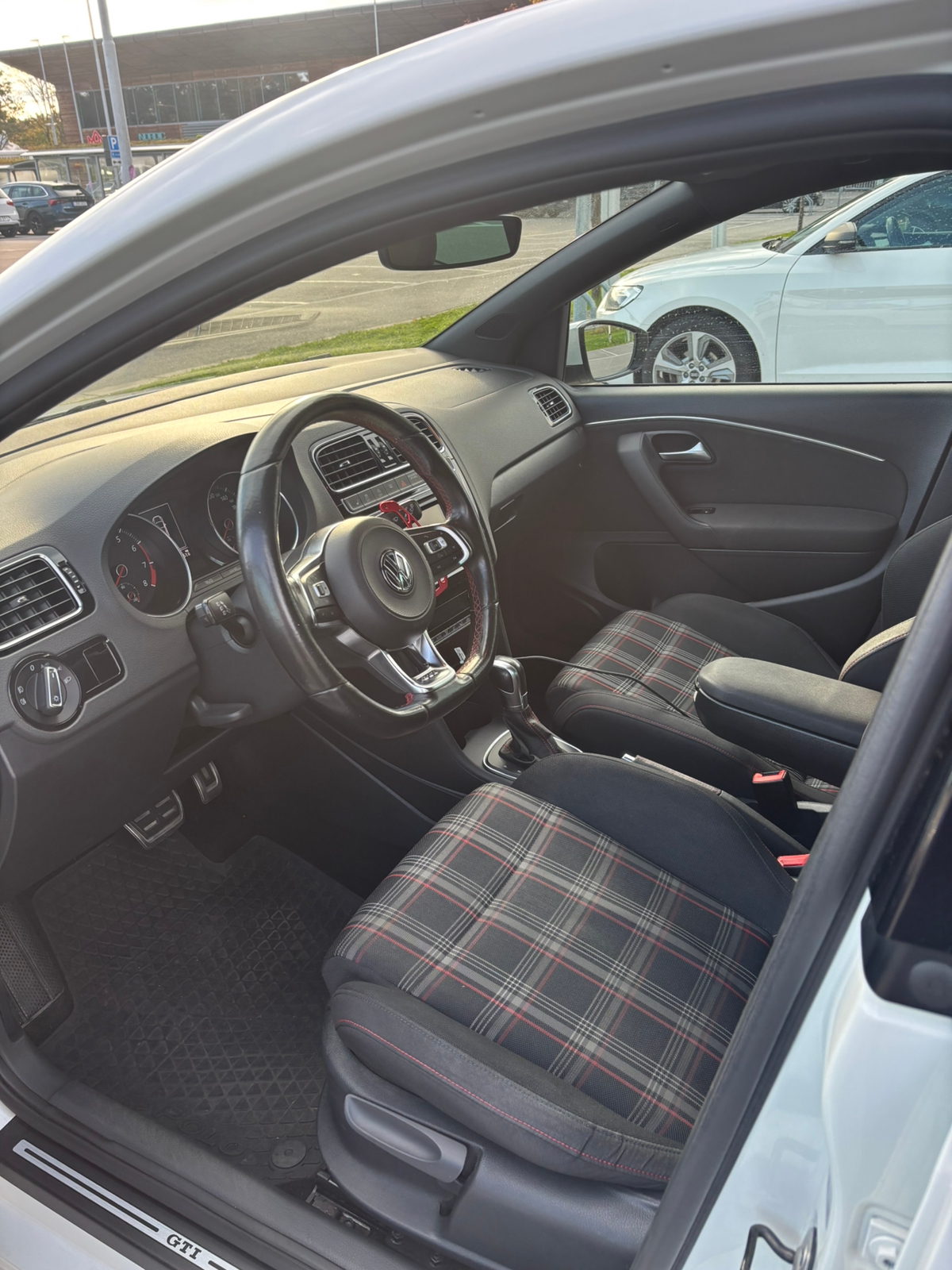 Volkswagen Polo 2017, bild 4/5