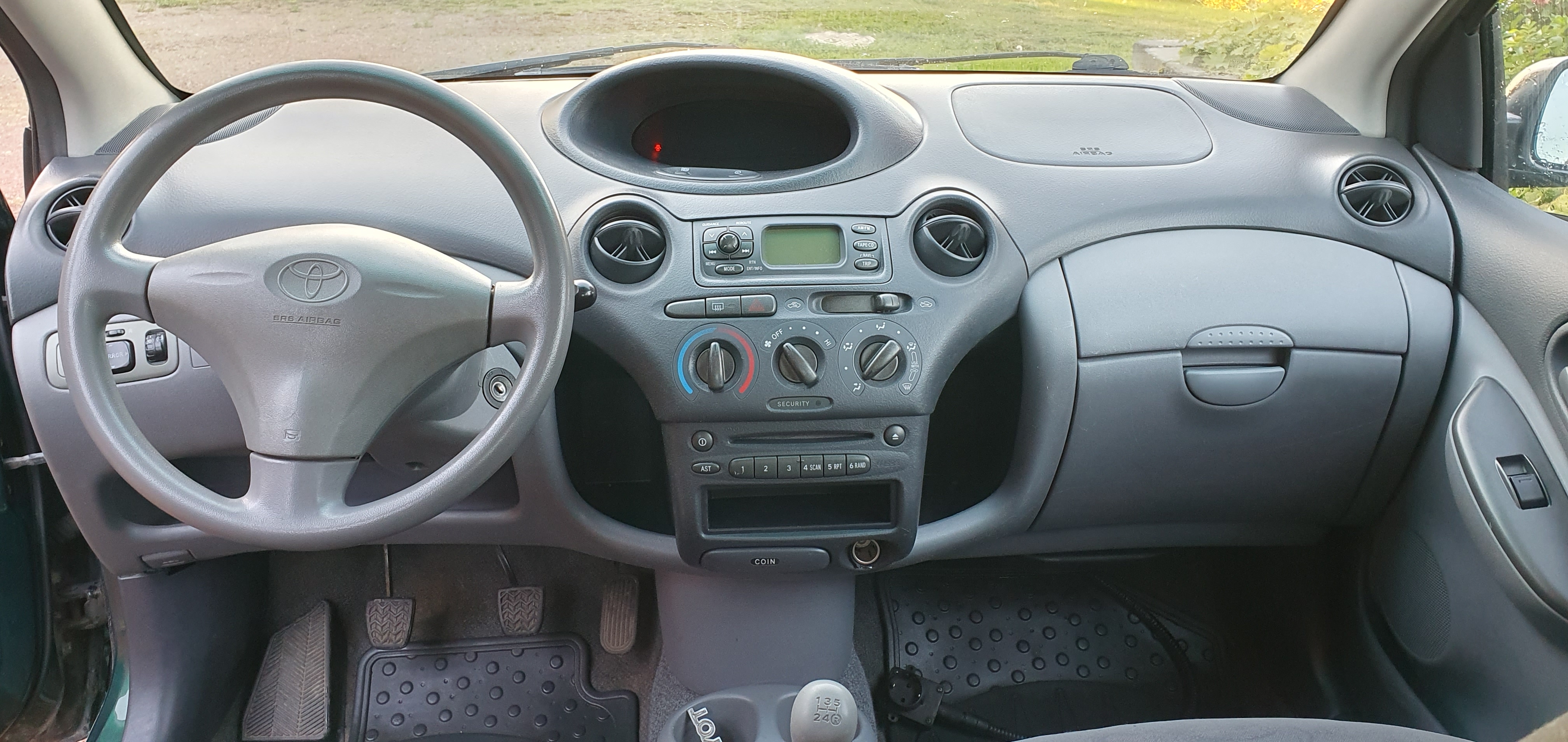 Toyota Yaris 5-dörrar 1.3 VVT-i Manuell 2003, bild 3/9