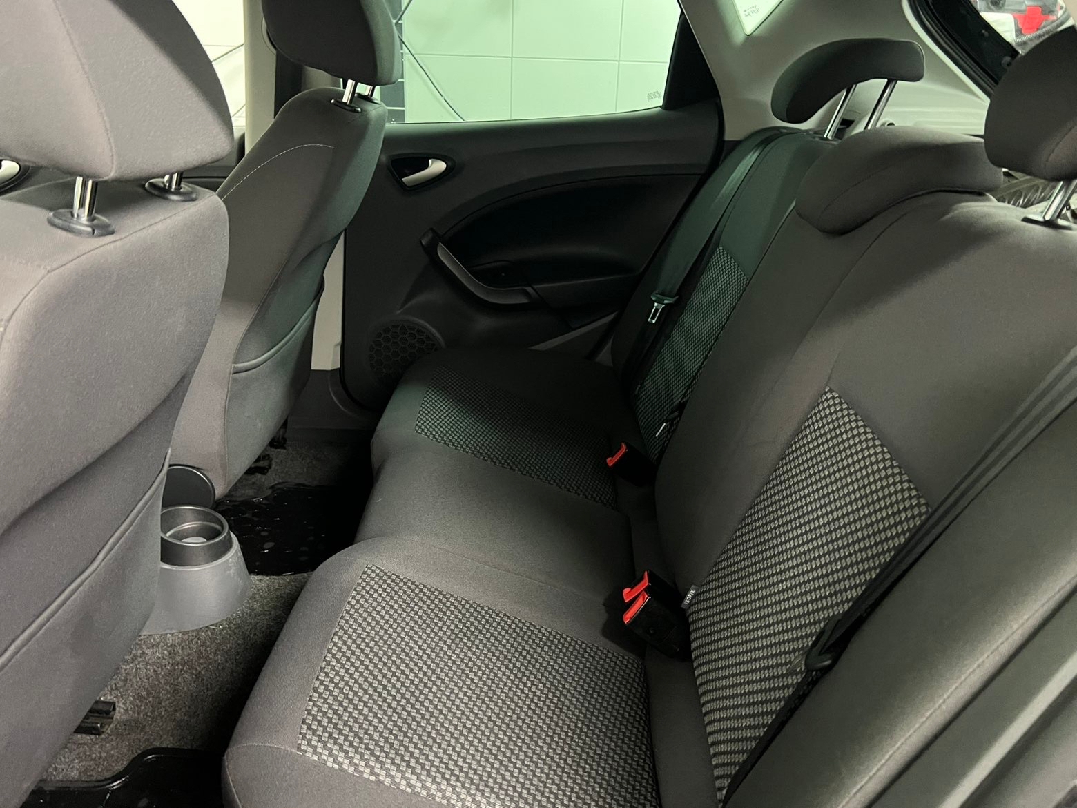 Seat Ibiza 5-dörrar 1.4 16v Manuell 2010, bild 6/7