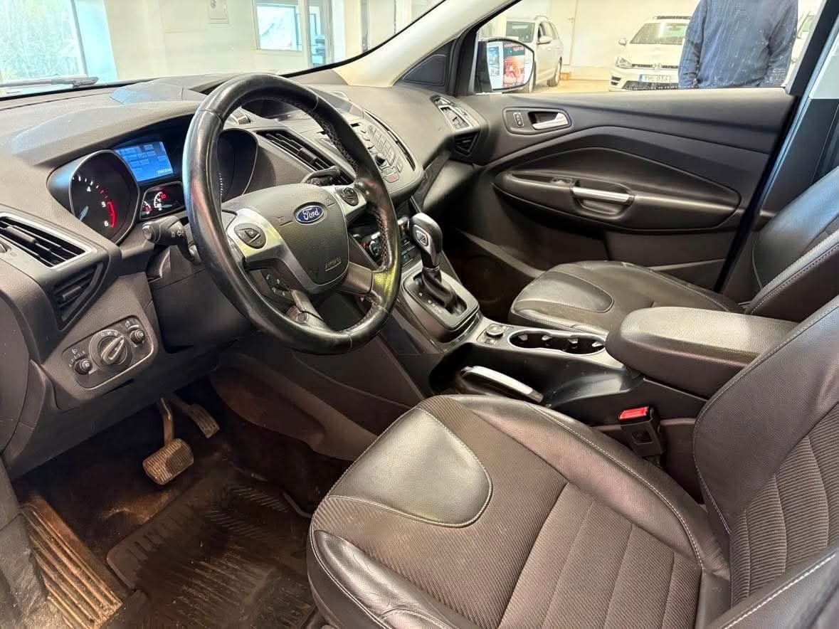 Ford Kuga 2.0 TDCi AWD Powershift 2016, bild 3/10
