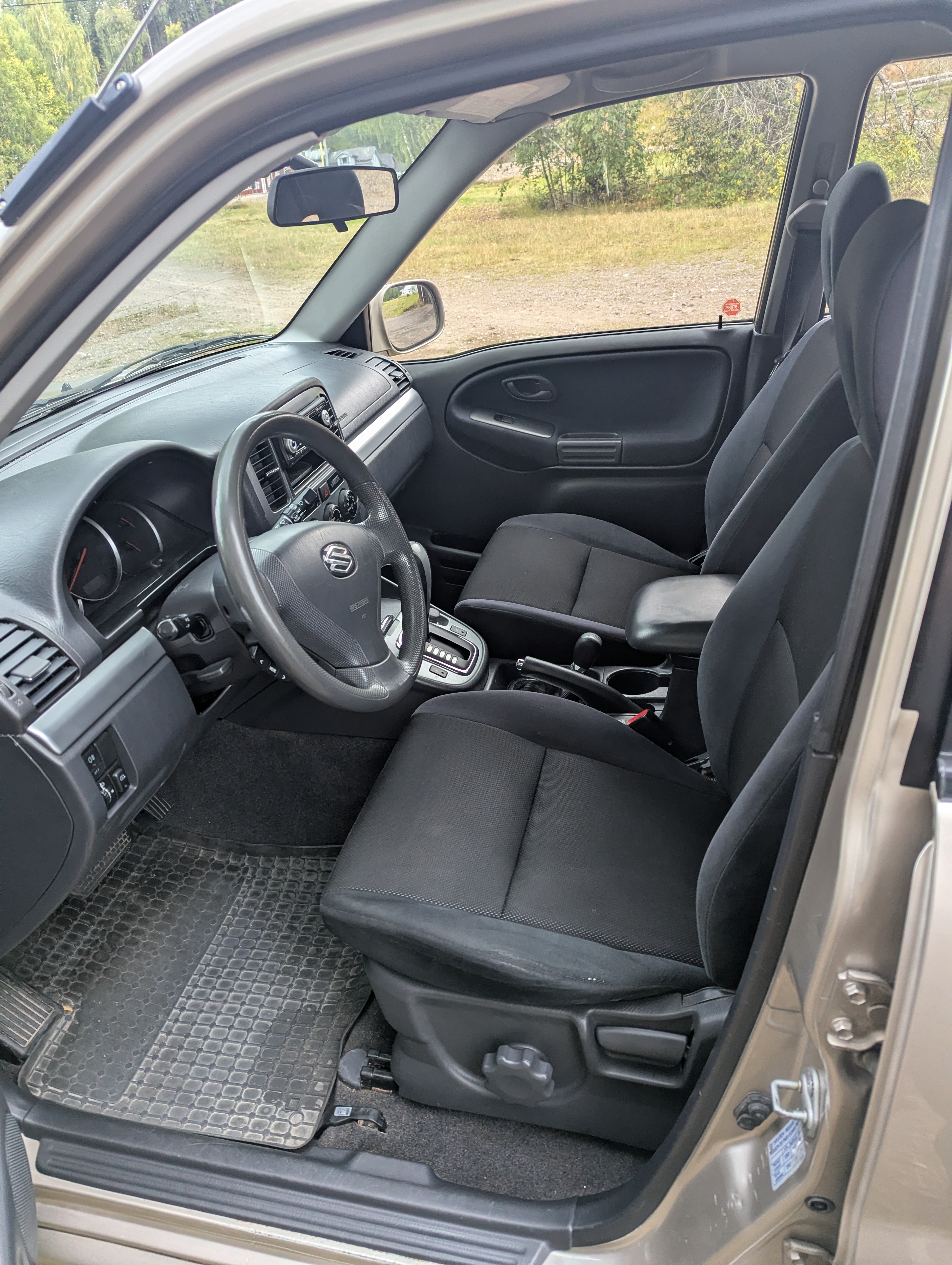 Suzuki Grand Vitara 2004, bild 6/7