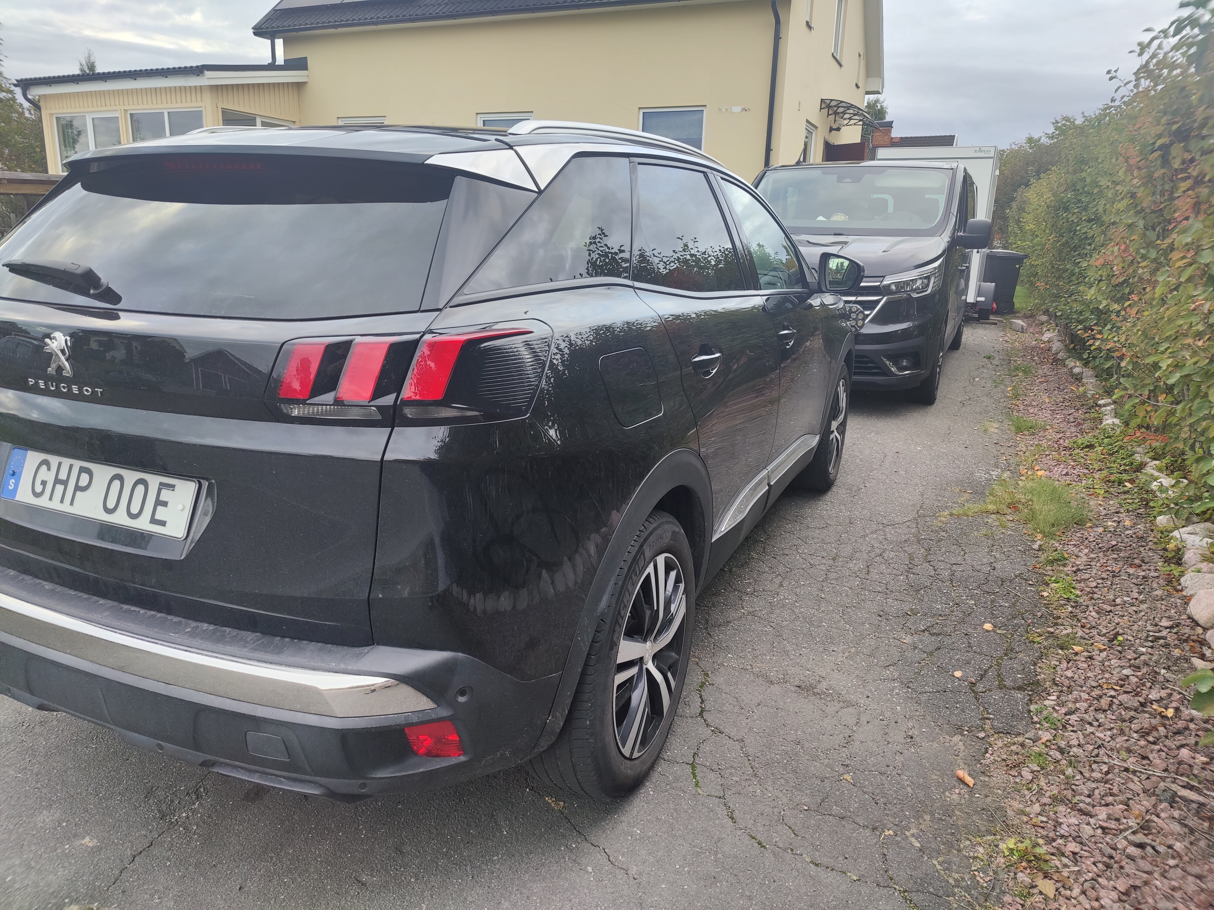 Peugeot 3008 1.5 BlueHDi 130 EAT 2019, bild 2/10