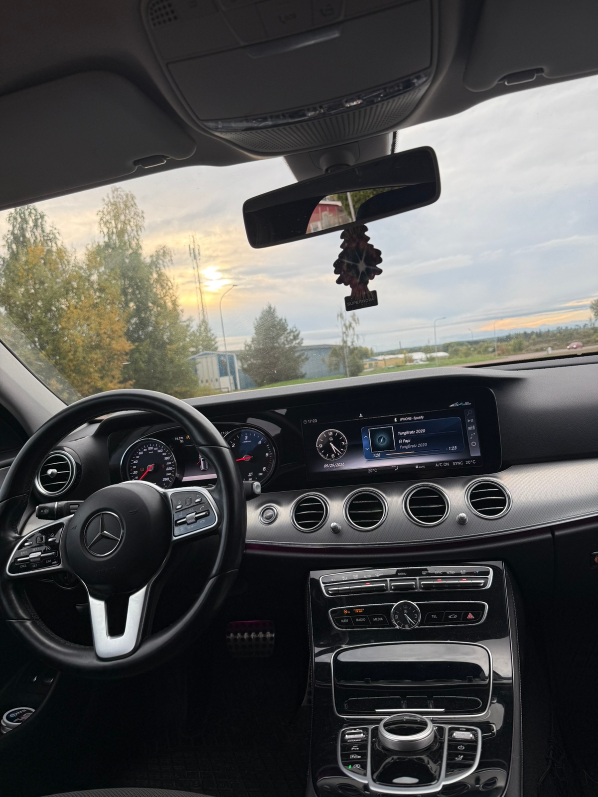 Mercedes-Benz E 200 T d 9G-Tronic 2019, bild 3/3