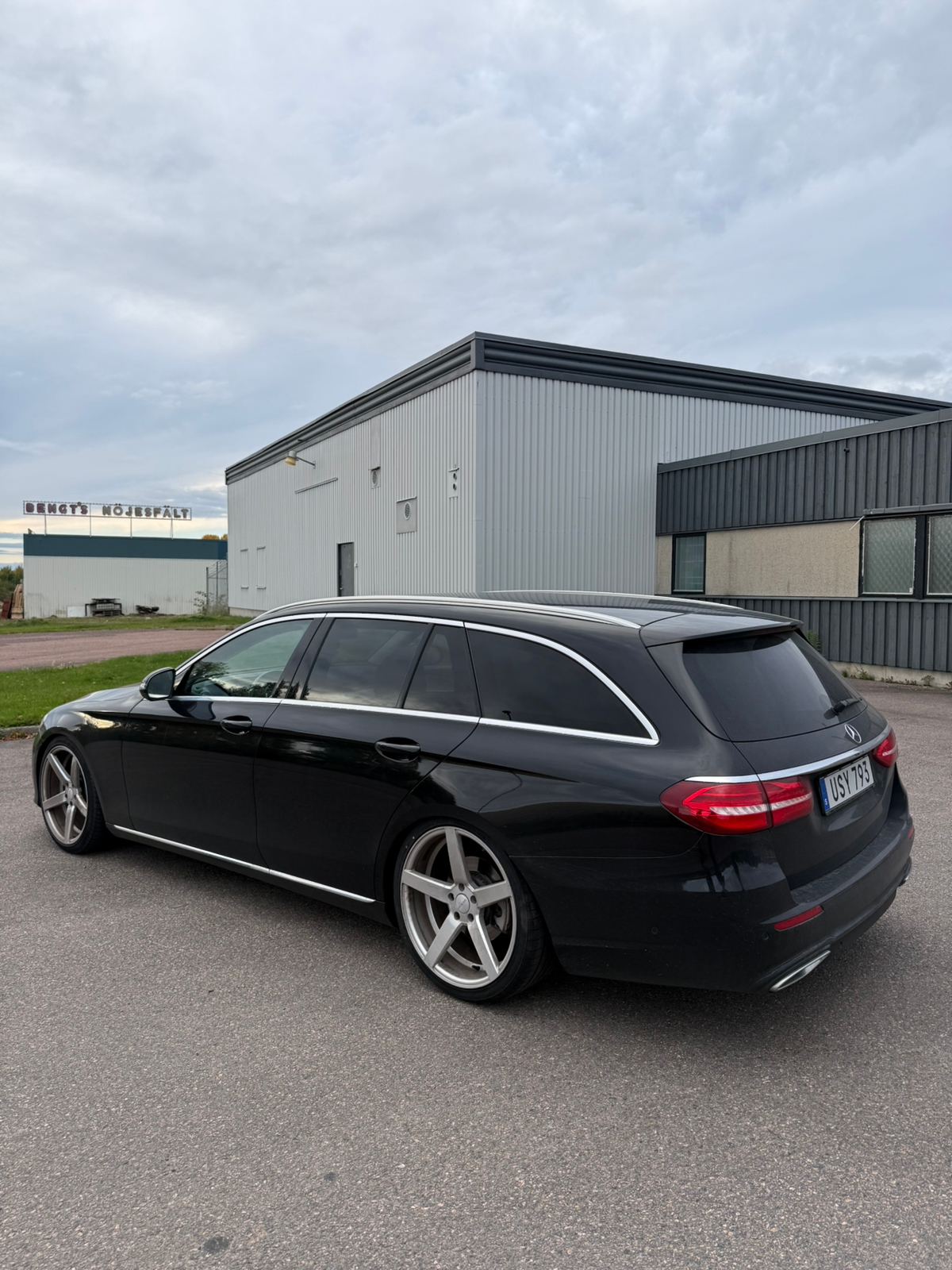 Mercedes-Benz E 200 T d 9G-Tronic 2019, bild 2/3