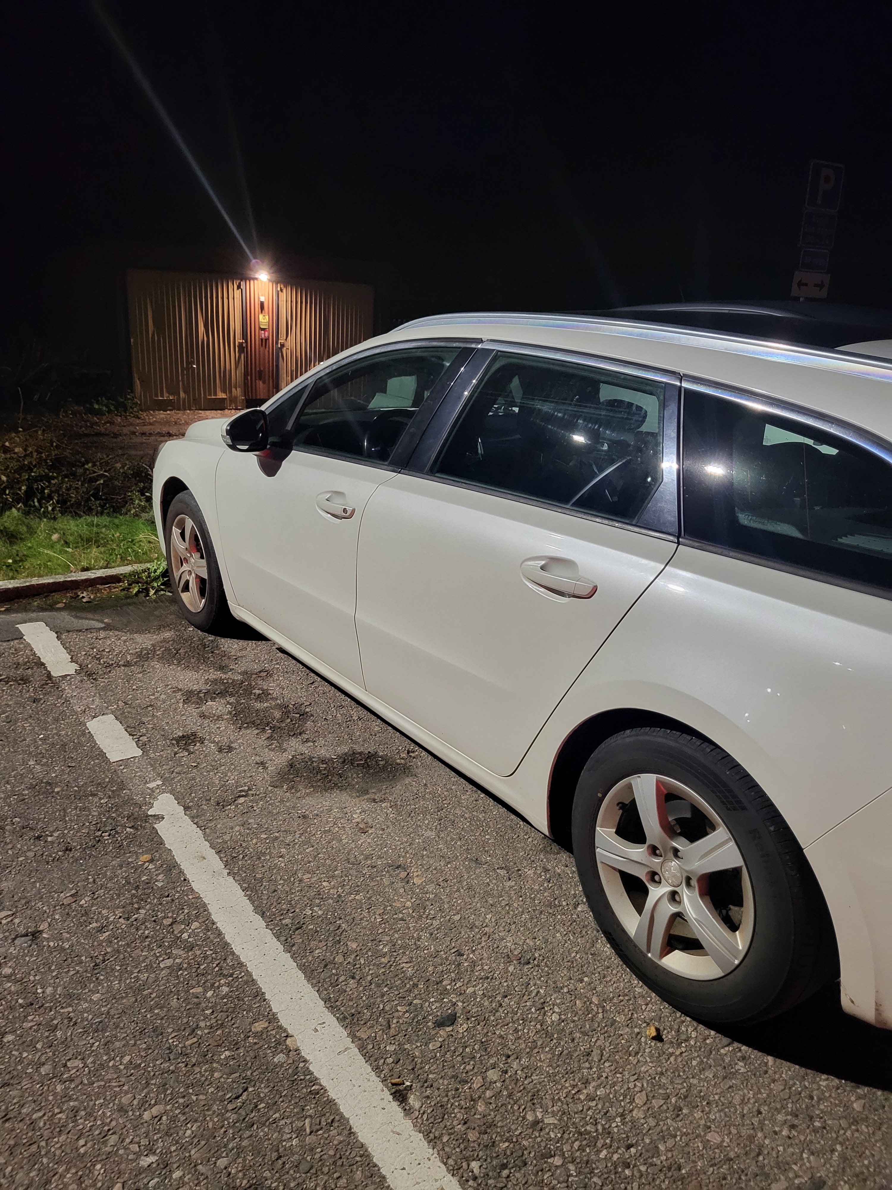 Peugeot 508 SW 1.6 e-HDi 115 FAP EGS 2014, kuva 2/4