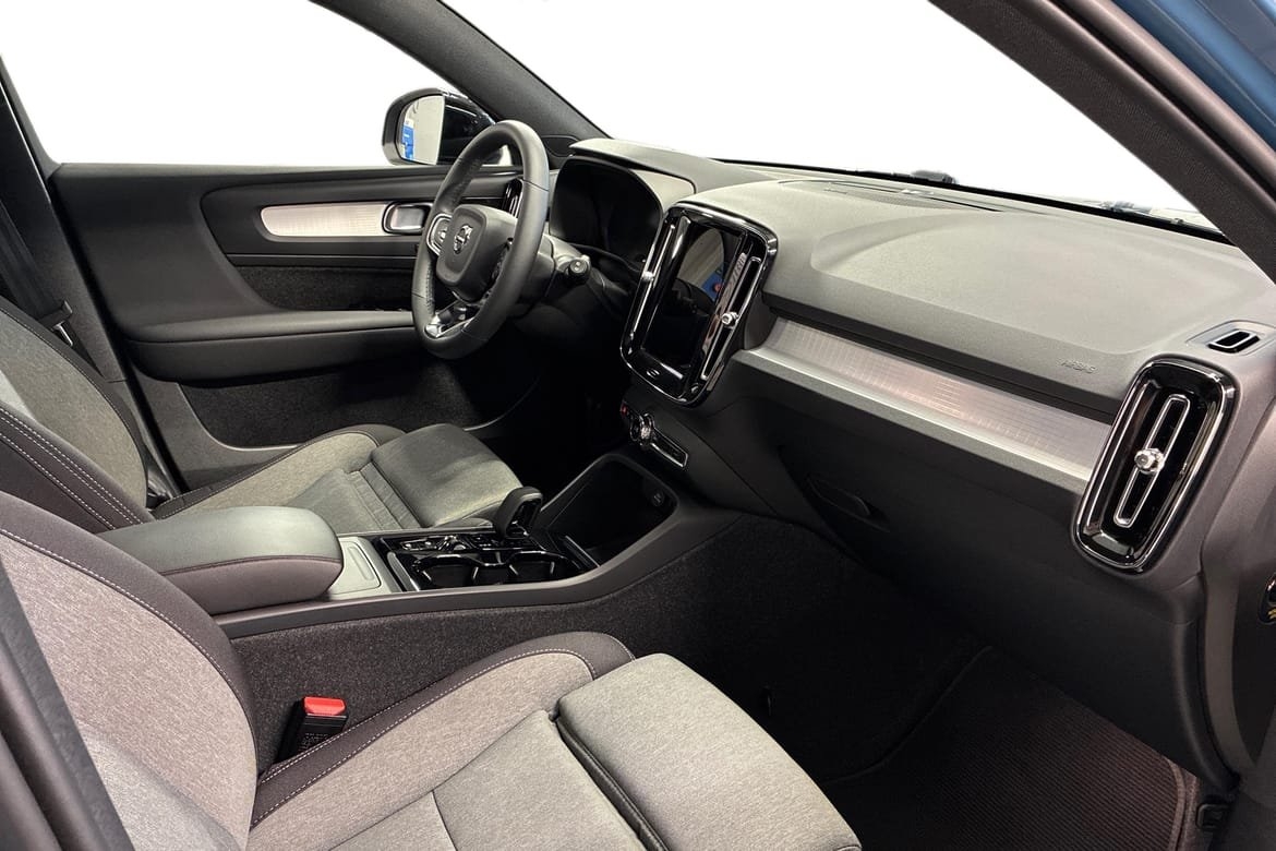 Volvo XC40 B4 FWD Bensin Plus Dark 2024, bild 7/10