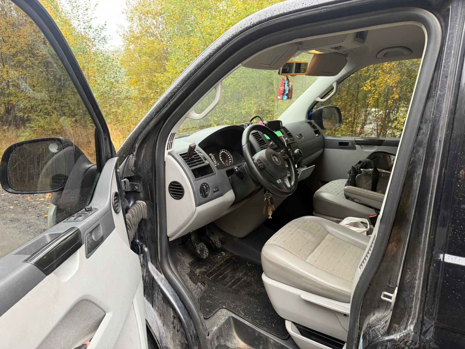 Volkswagen Transporter 2012, kuva 3/4