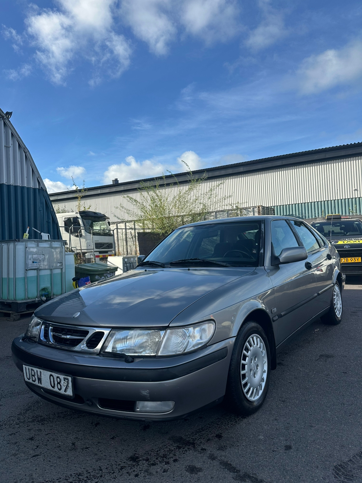 Saab 9-3 5-dörrar 2.0 T Automatisk 2003, bild 2/5