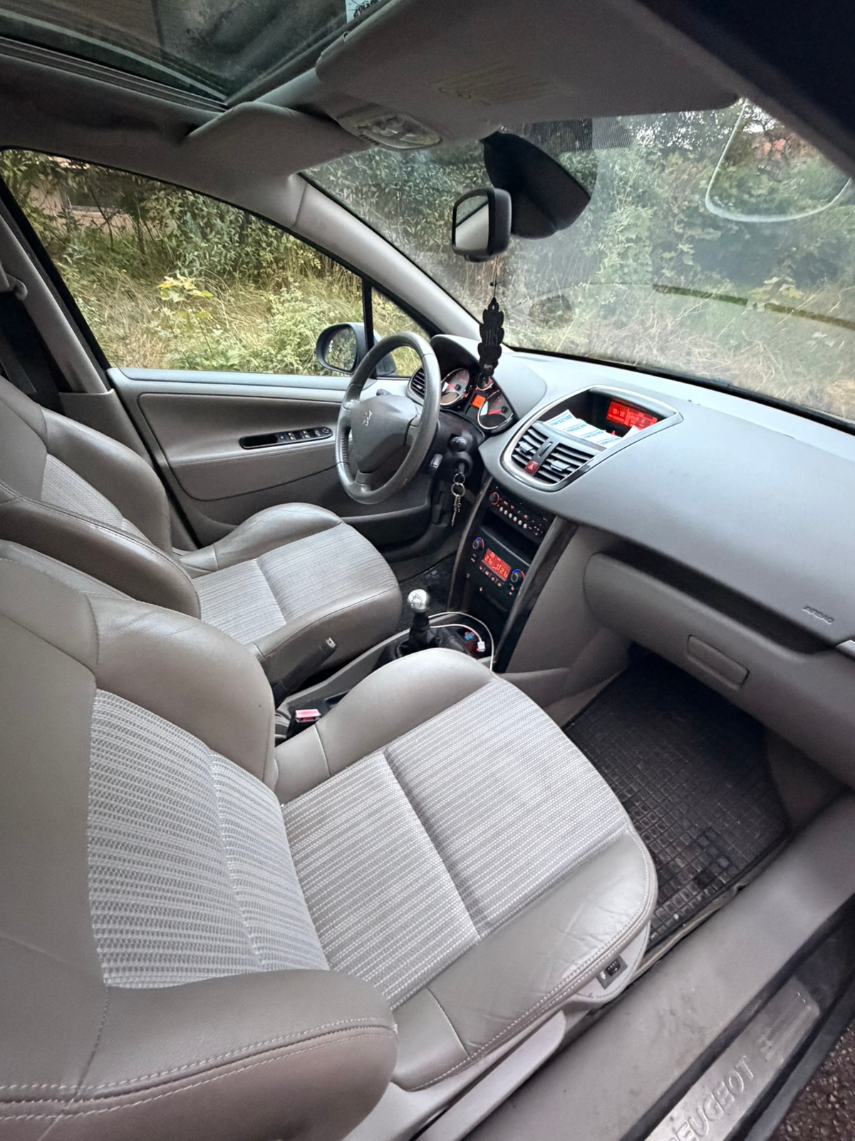 Peugeot 207 5-dörrar 1.6 VTi Manuell 2010, photo 7/9