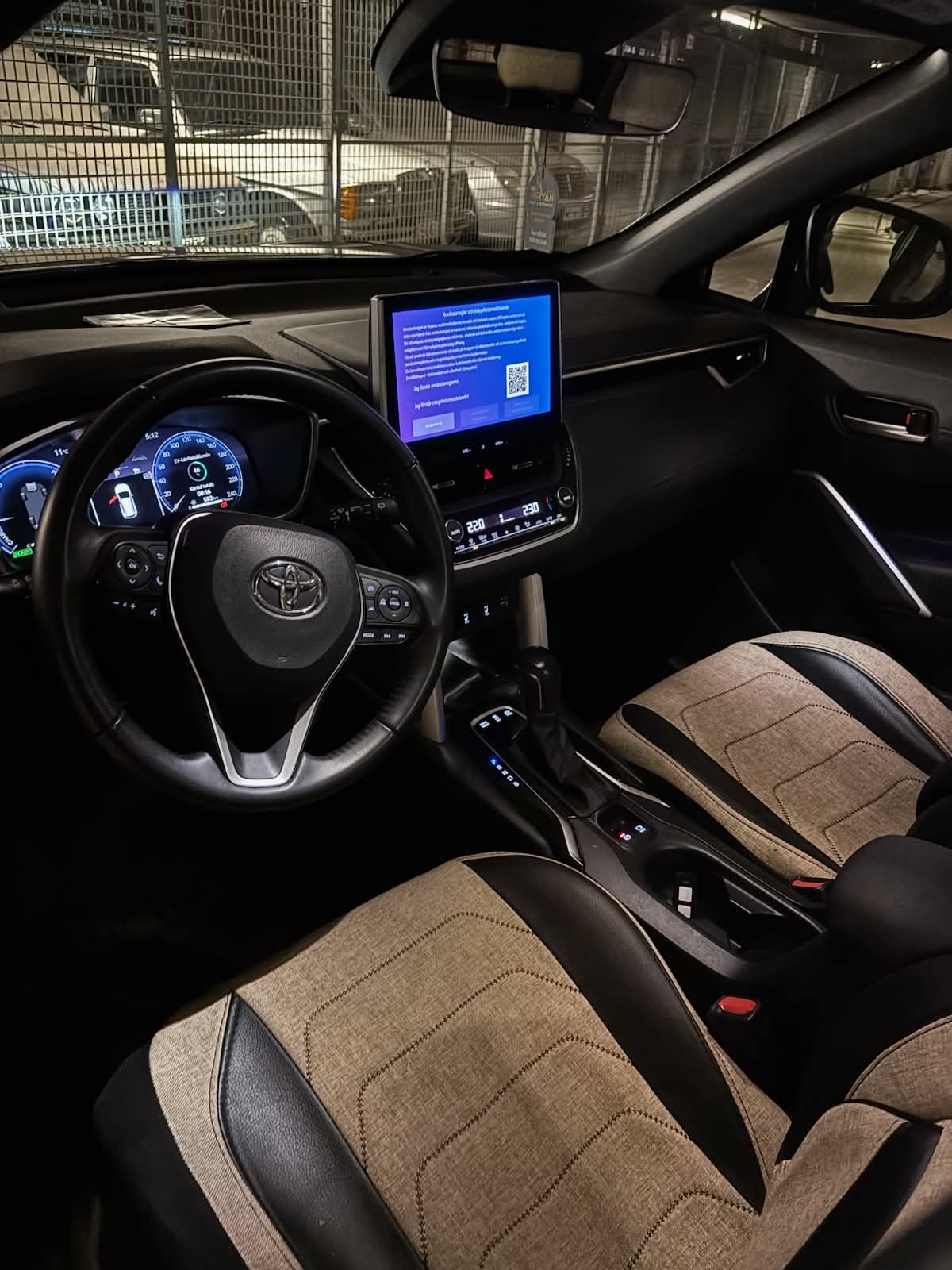 Toyota Corolla Cross Hybrid AWD-i e-CVT 2022, bild 4/4
