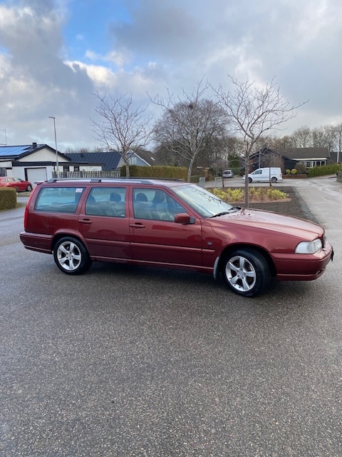 Volvo V70 2.4 Manuell 2000, bild 2/2