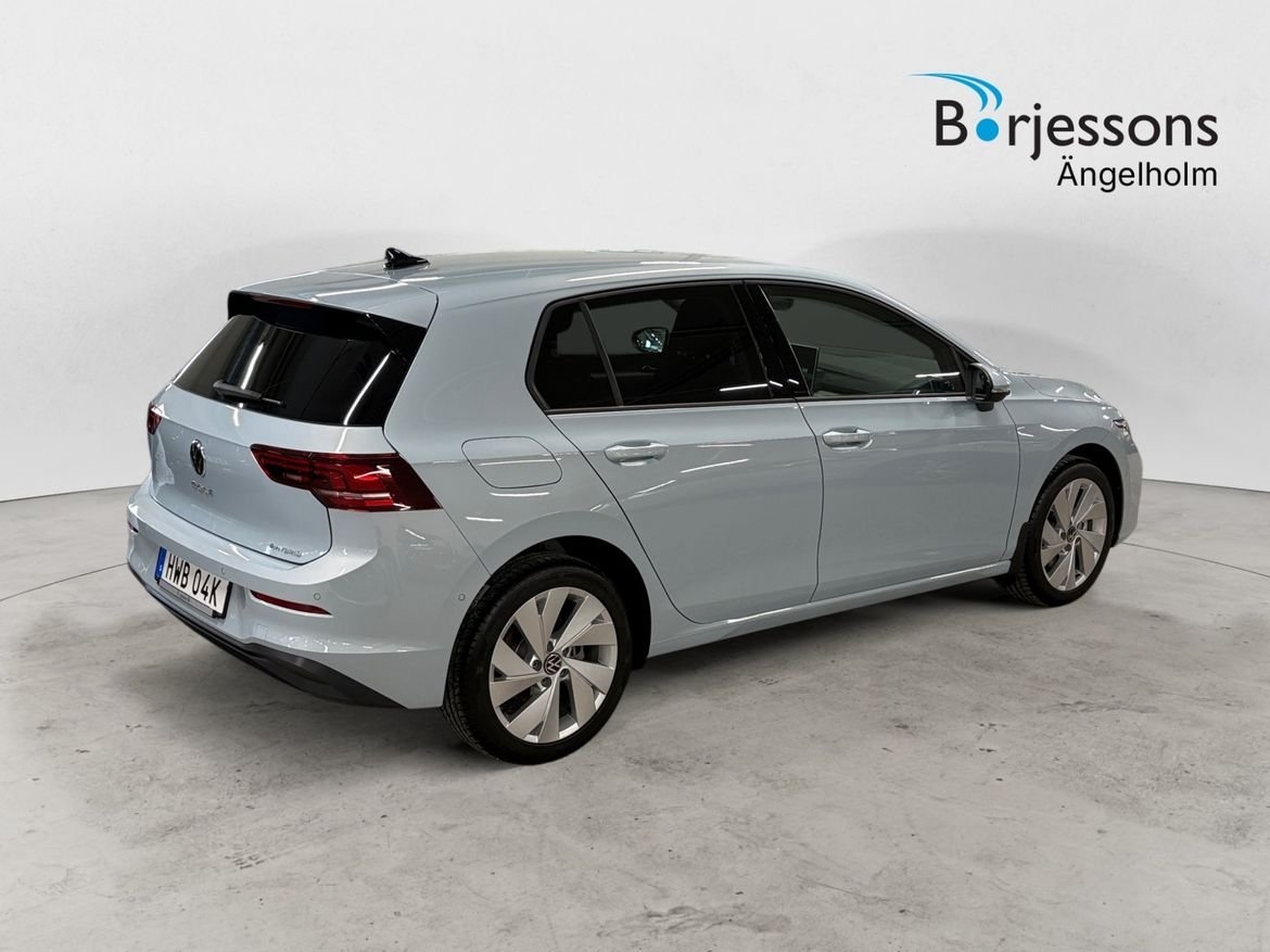 Volkswagen Golf LIFE EHYBRID 1.5 204 HK 2026, kuva 3/8
