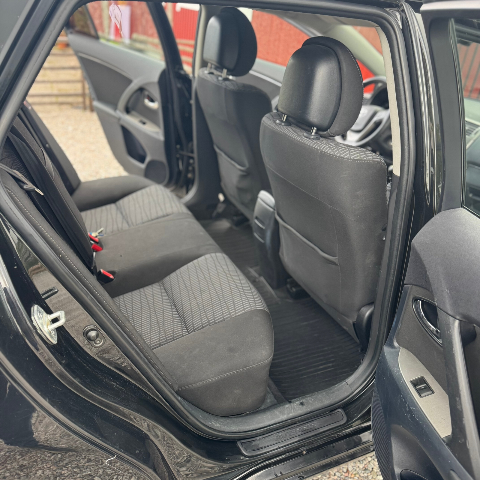 Toyota Avensis 2011, bild 5/5