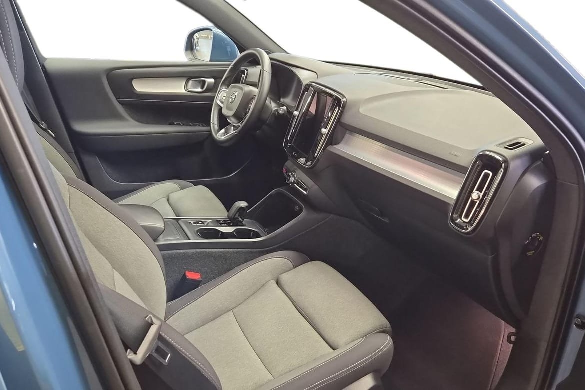 Volvo XC40 B4 FWD Bensin Core Rattvärme 2024, bild 7/10