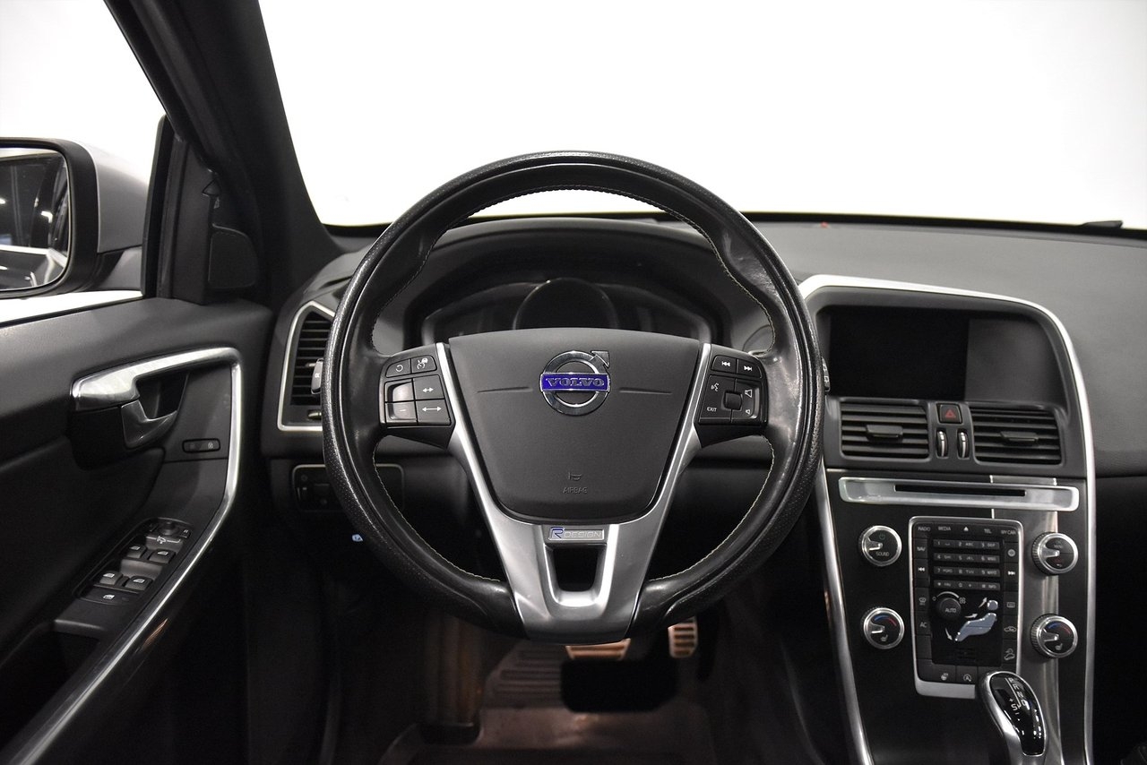 Volvo XC60 2016, photo 2/10