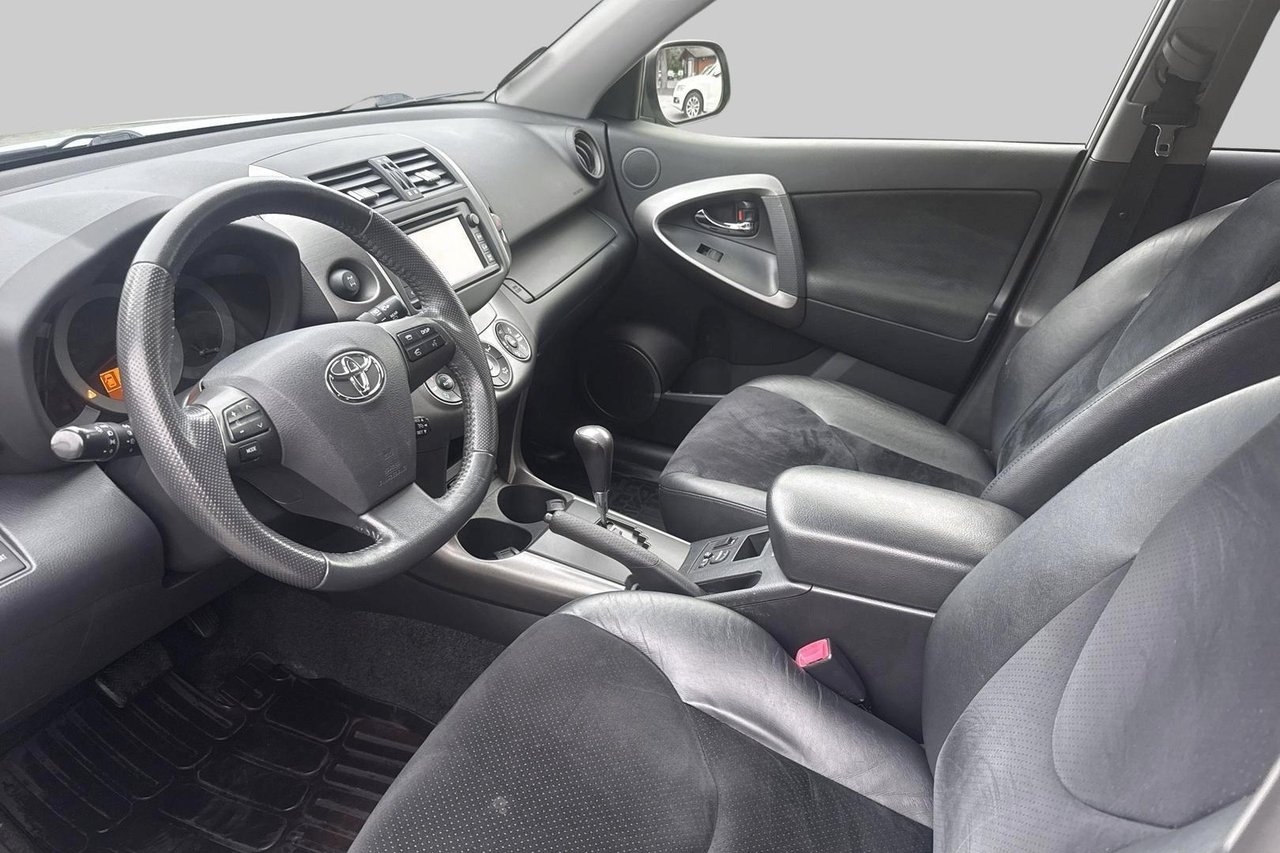 Toyota RAV4 2.2 D-4D AWD Euro 5 2012, bild 3/10