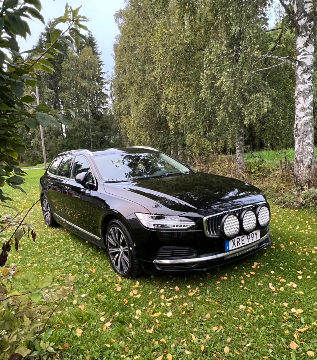 Volvo V90 Recharge T6 AWD Geartronic 2021, kuva 2/2