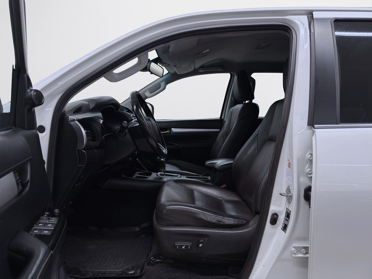 Toyota HiLux 2017, kuva 7/10