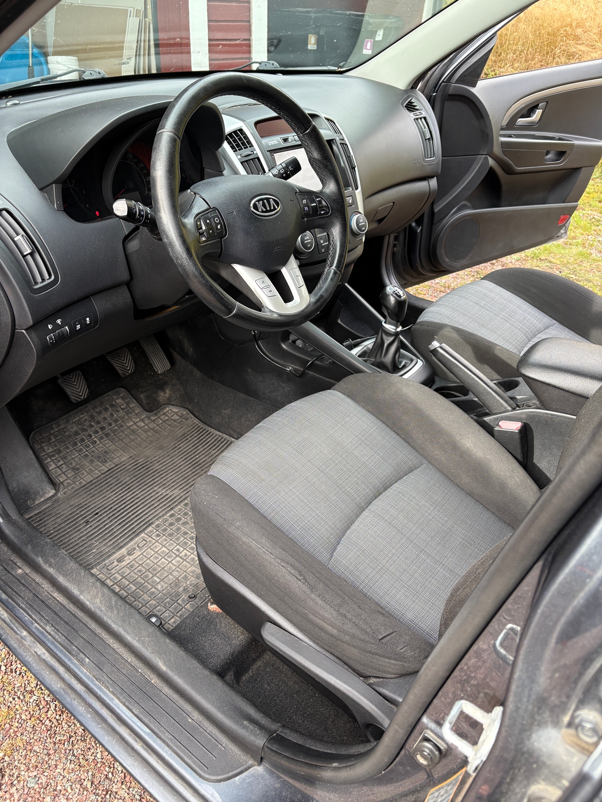 Kia Ceed _sw 1.6 CRDi Manuell 2011, bild 3/7
