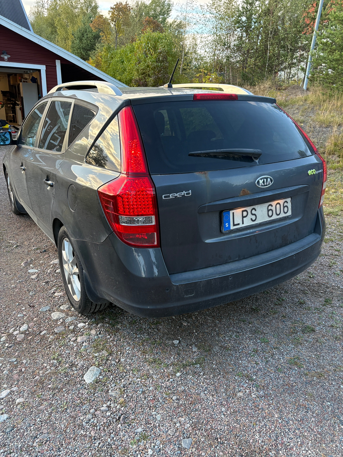 Kia Ceed _sw 1.6 CRDi Manuell 2011, bild 2/7