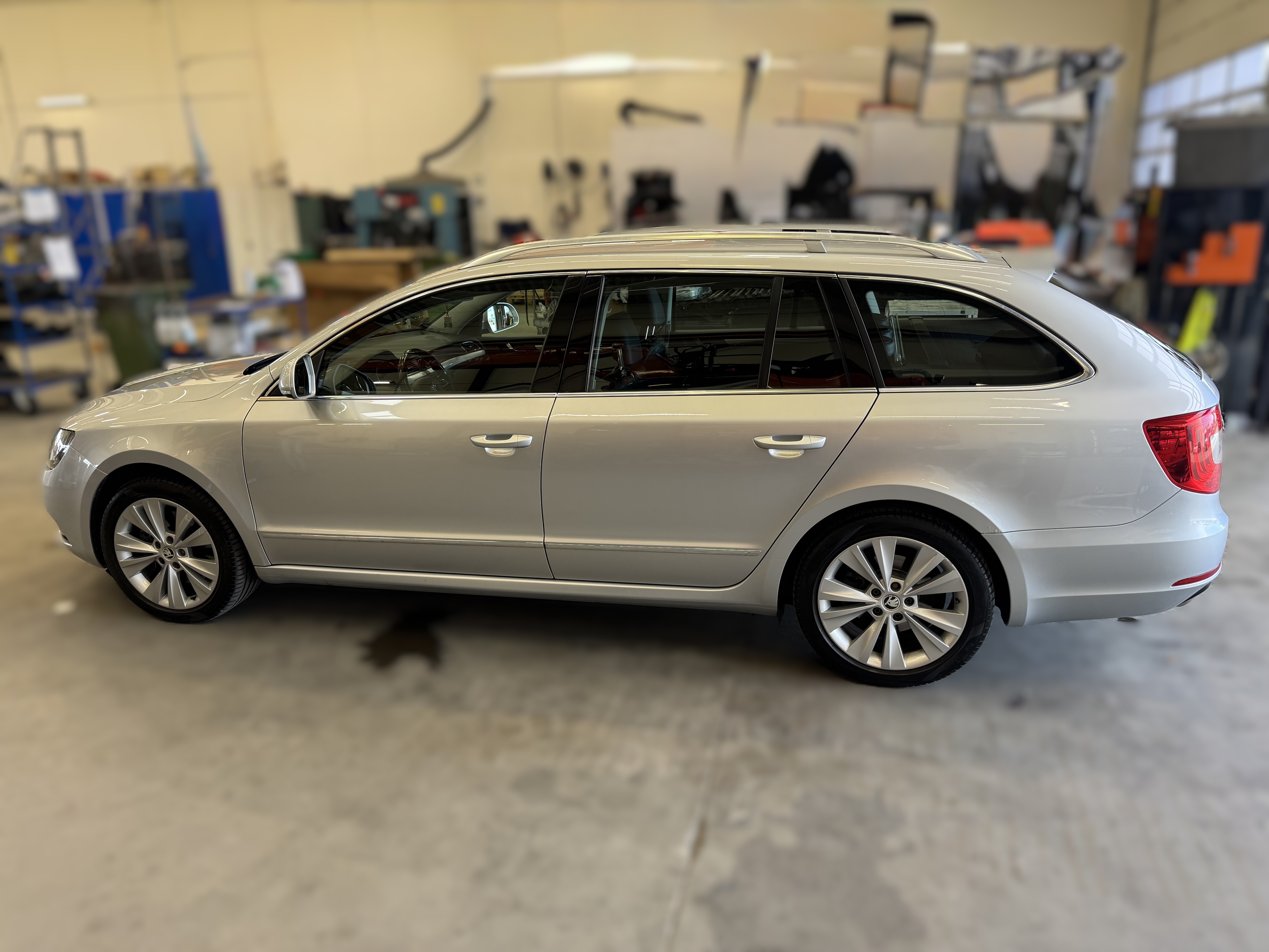 Skoda Superb 2015, bild 3/6