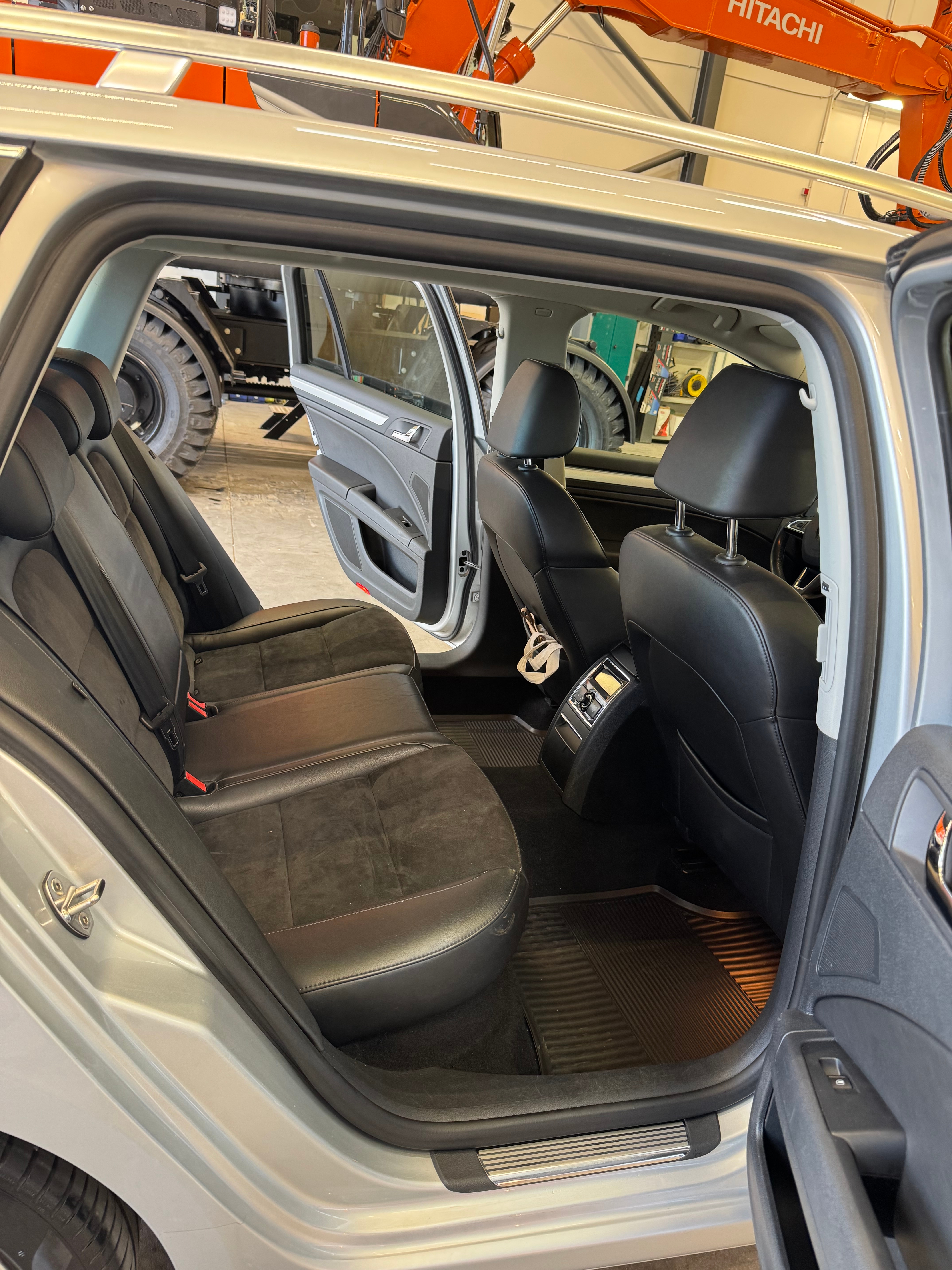 Skoda Superb 2015, bild 5/6