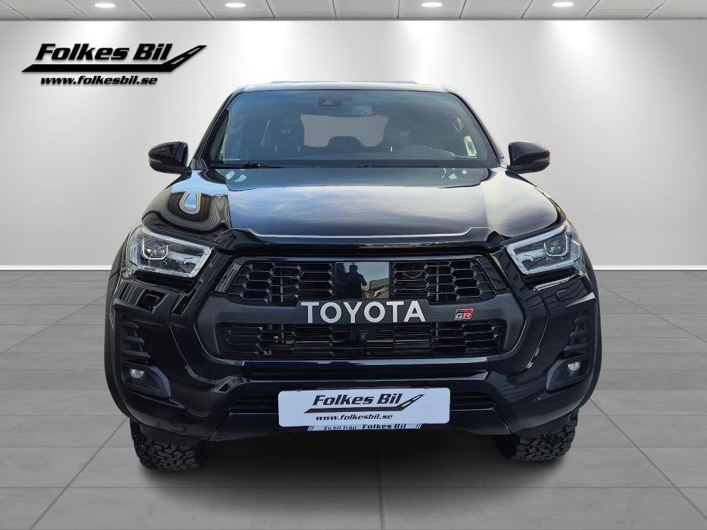 Toyota HiLux 2023, kuva 2/10