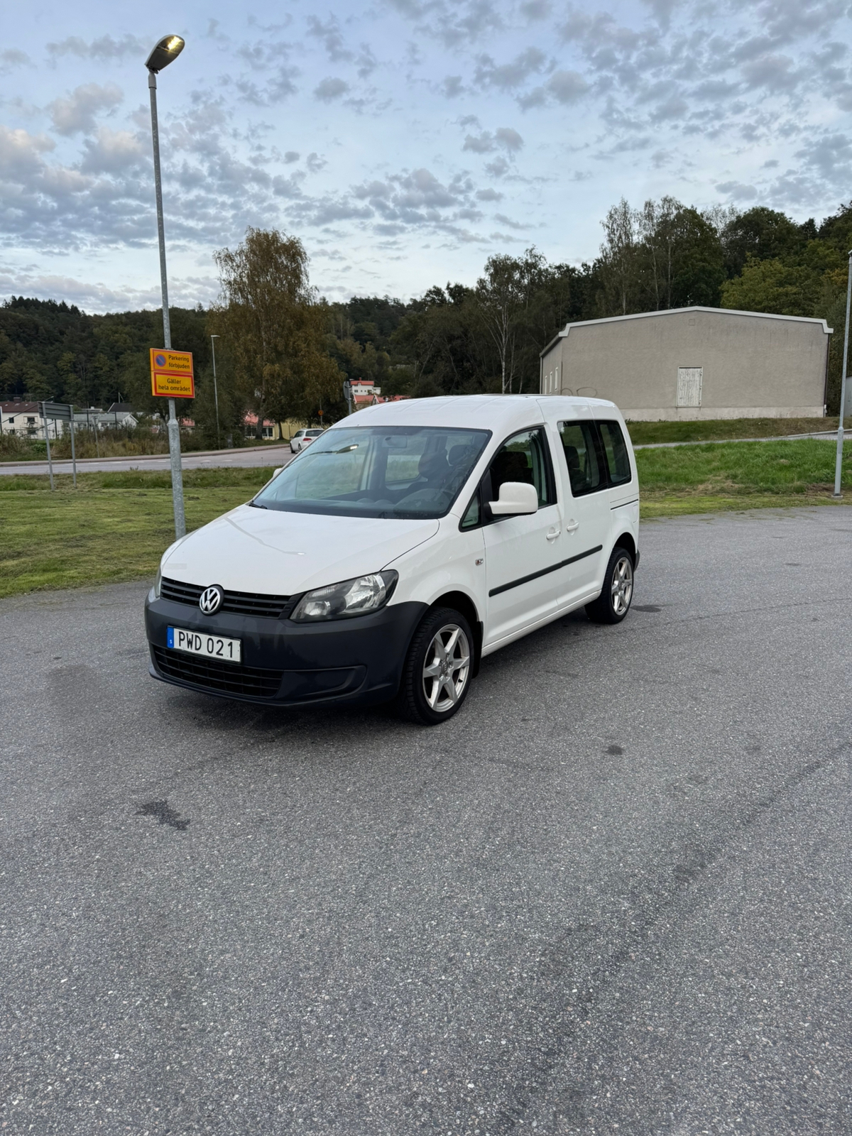 Volkswagen Caddy 1.6 TDI Manuell 2015, bild 2/8