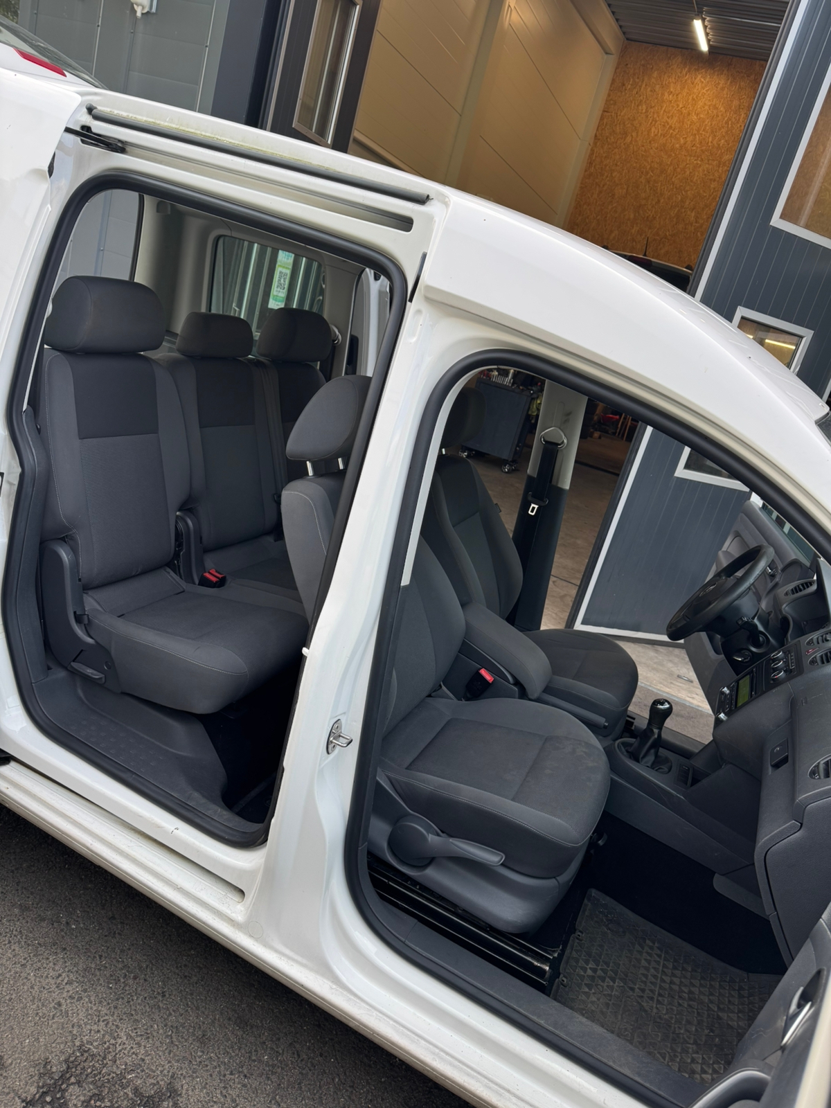 Volkswagen Caddy 1.6 TDI Manuell 2015, bild 8/8