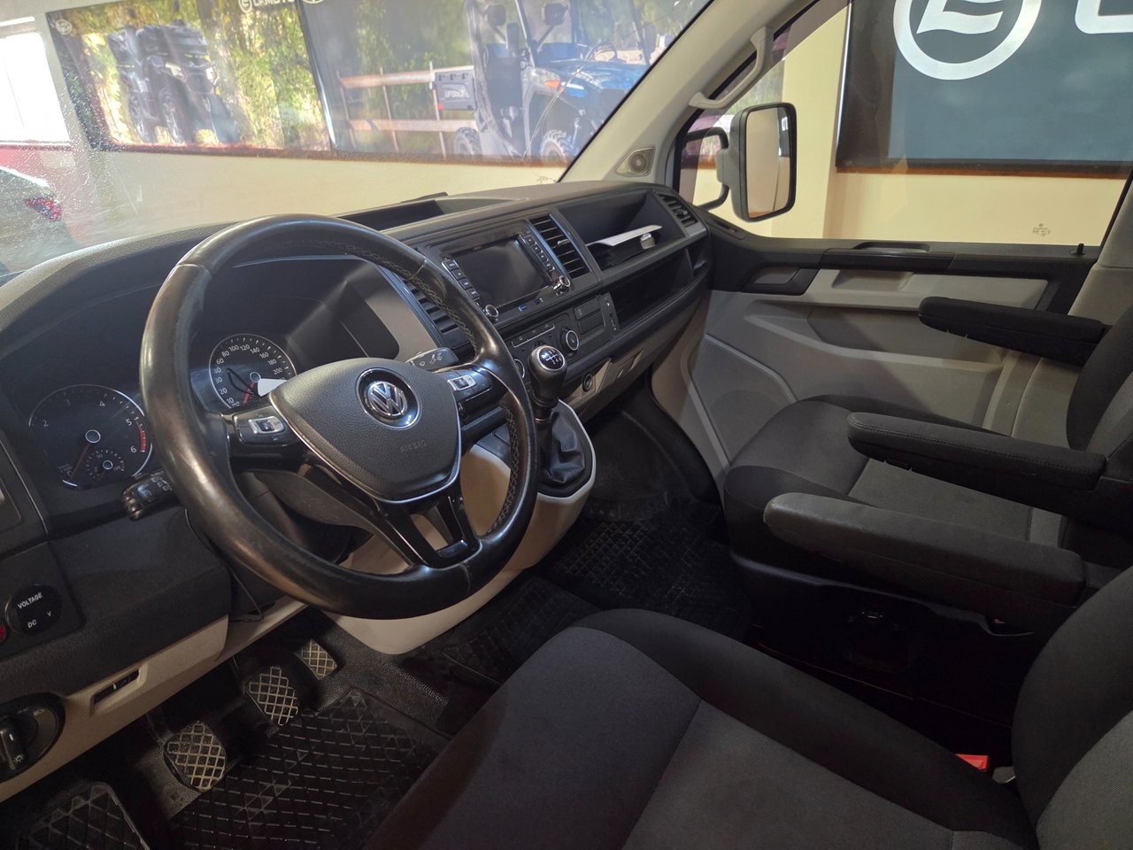 Volkswagen Transporter 2016, kuva 7/10